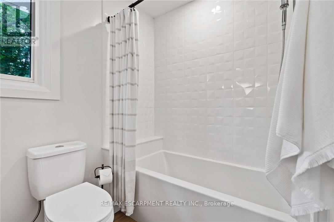 250 Linwood Crescent, Burlington, Ontario  L7L 4A1 - Photo 27 - W12217326