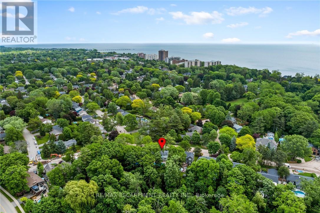 250 Linwood Crescent, Burlington, Ontario  L7L 4A1 - Photo 43 - W12217326