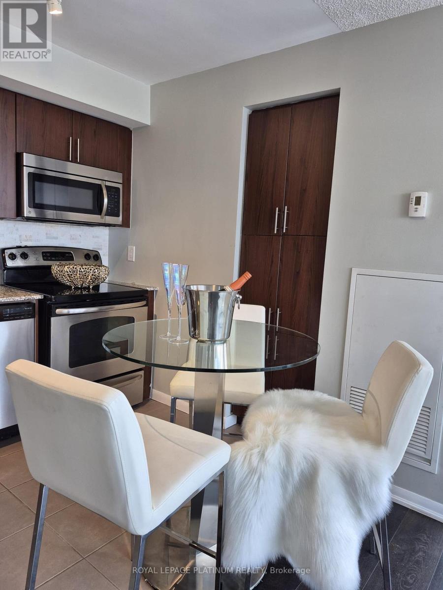 1611 - 830 Lawrence Avenue W, Toronto (Yorkdale-Glen Park), Ontario  M6A 0B6 - Photo 11 - W12217351