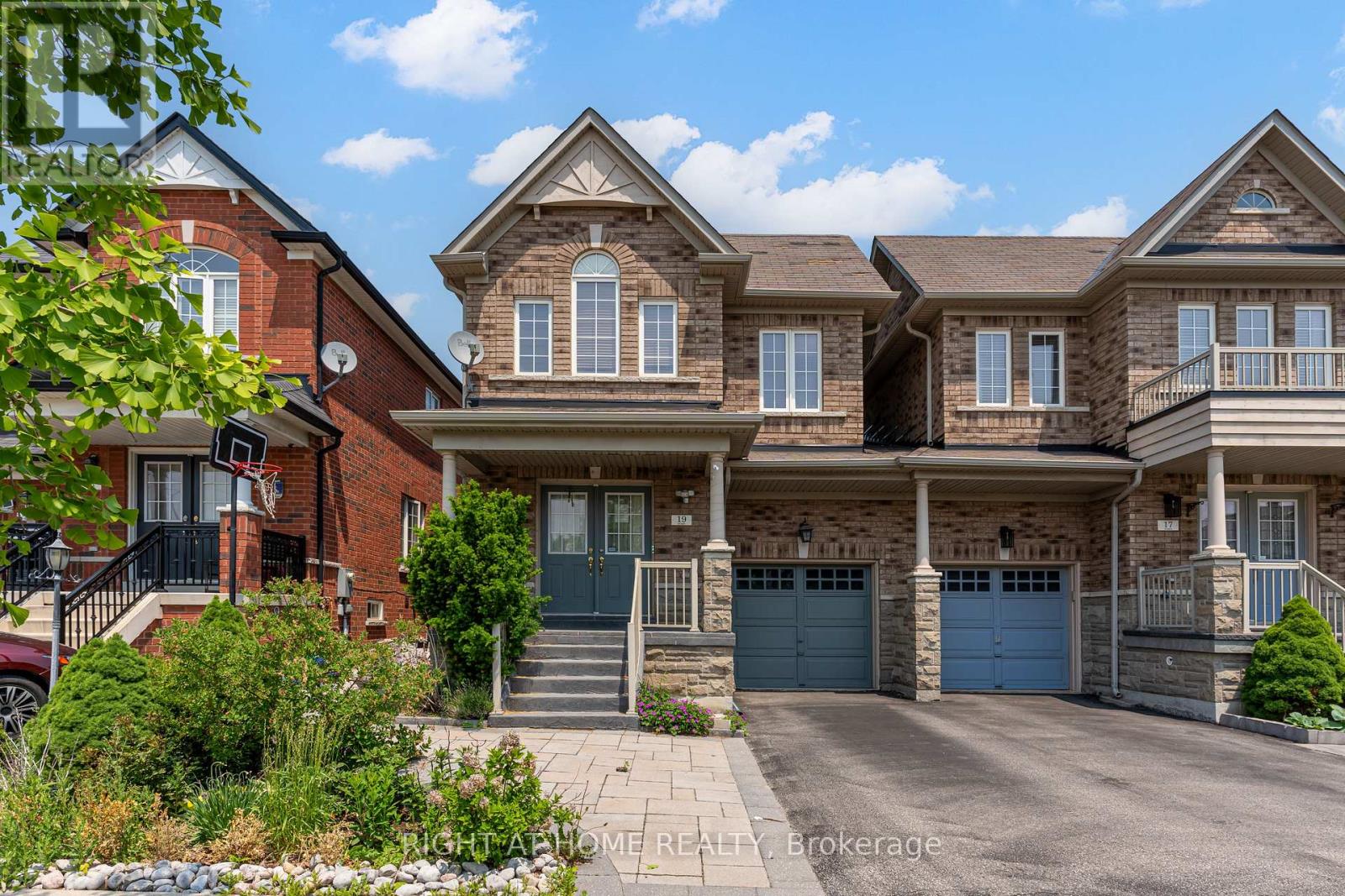19 Peachill Court, Brampton (Bram East), Ontario  L6P 3E6 - Photo 1 - W12217354
