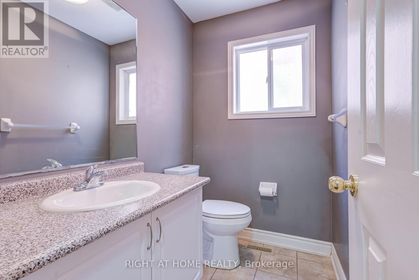 19 Peachill Court, Brampton (Bram East), Ontario  L6P 3E6 - Photo 11 - W12217354