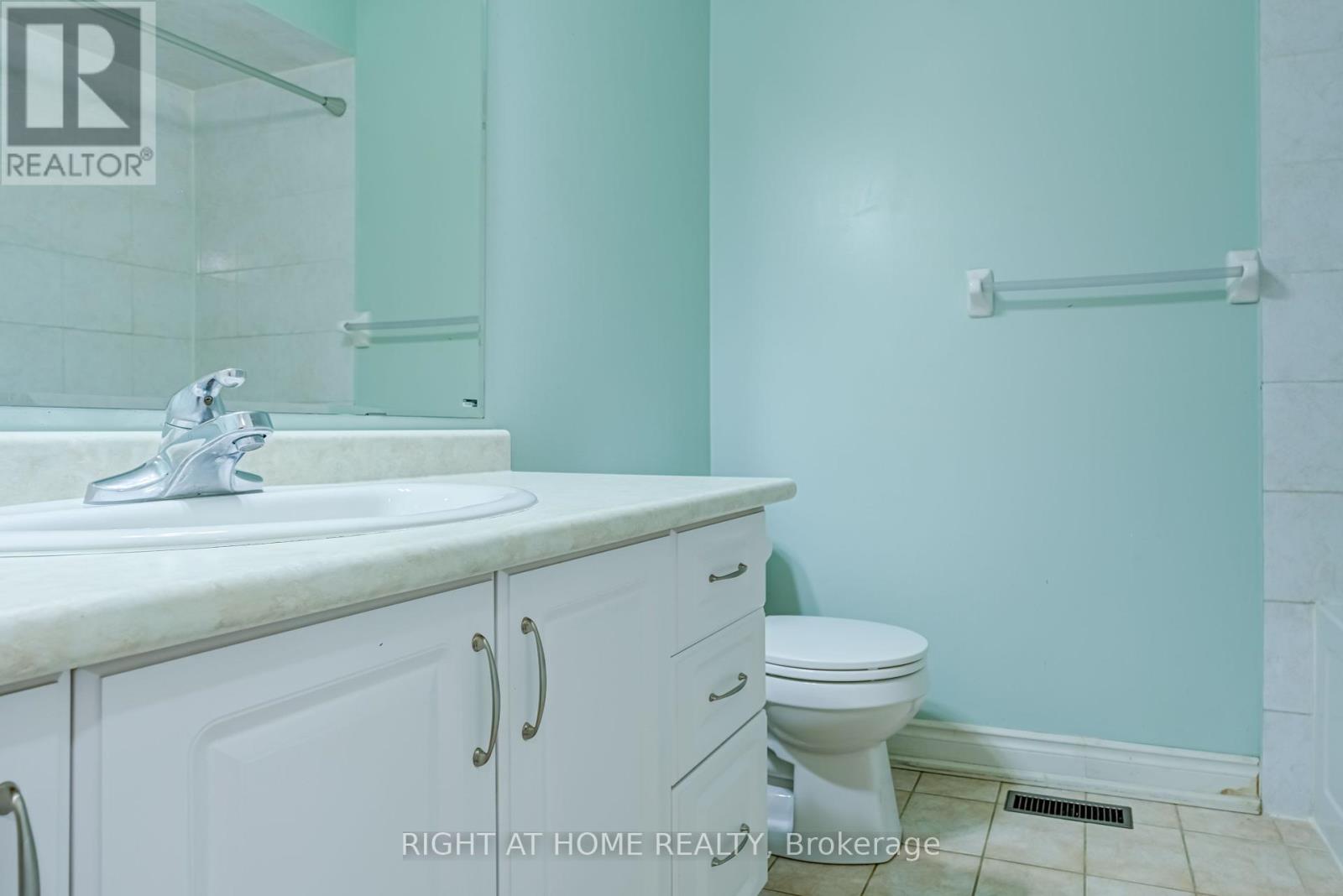 19 Peachill Court, Brampton (Bram East), Ontario  L6P 3E6 - Photo 25 - W12217354