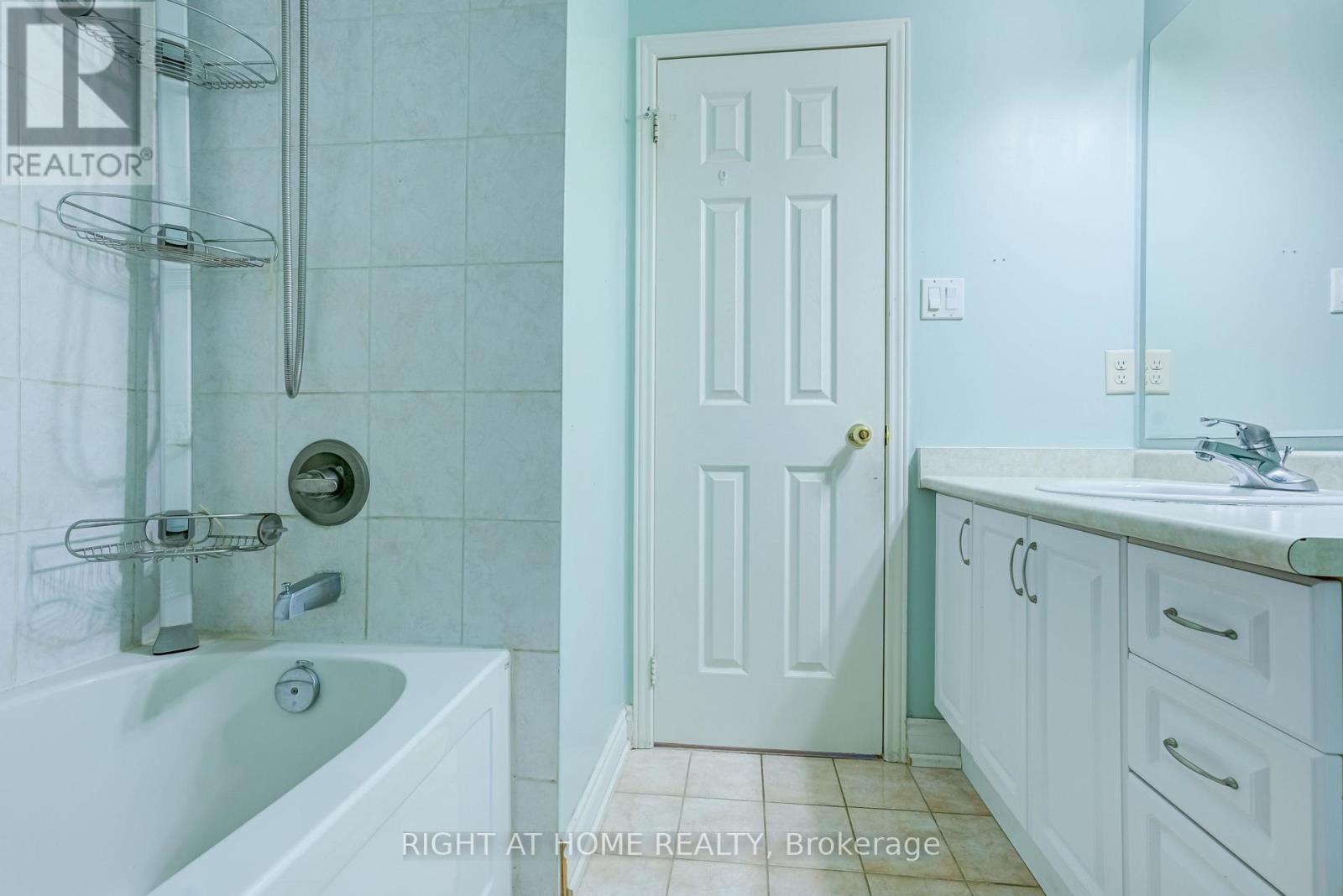 19 Peachill Court, Brampton (Bram East), Ontario  L6P 3E6 - Photo 26 - W12217354