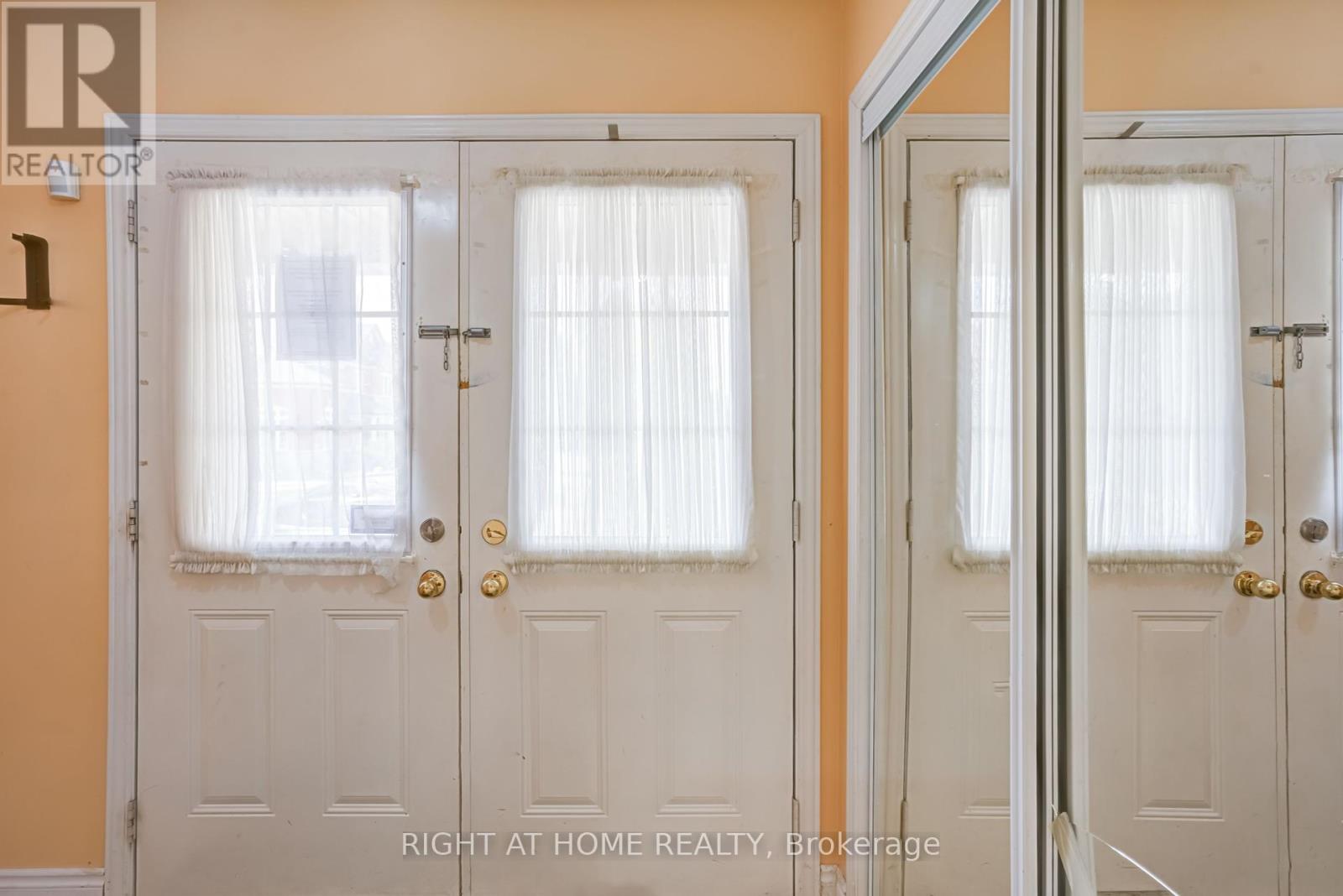 19 Peachill Court, Brampton (Bram East), Ontario  L6P 3E6 - Photo 3 - W12217354
