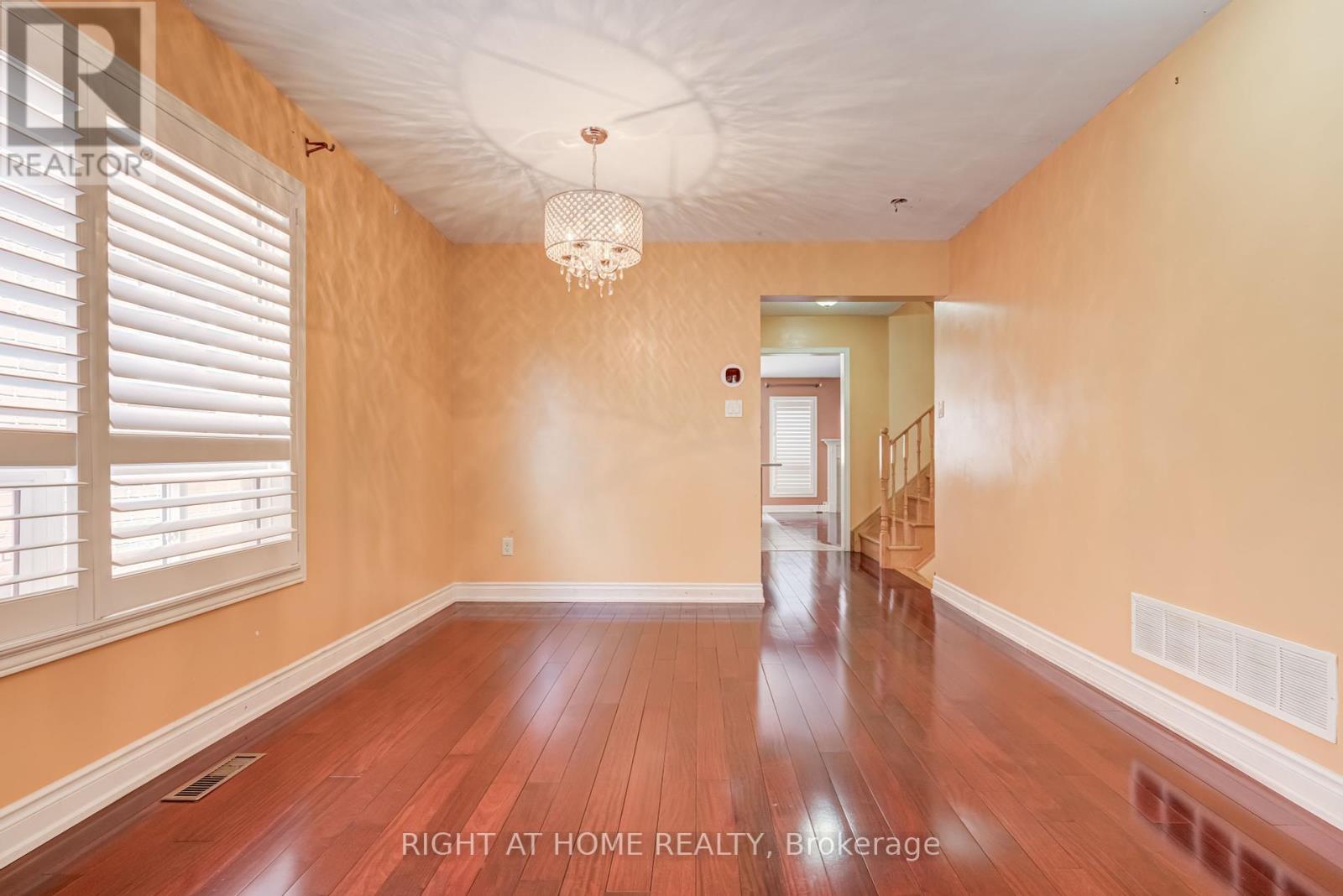19 Peachill Court, Brampton (Bram East), Ontario  L6P 3E6 - Photo 5 - W12217354