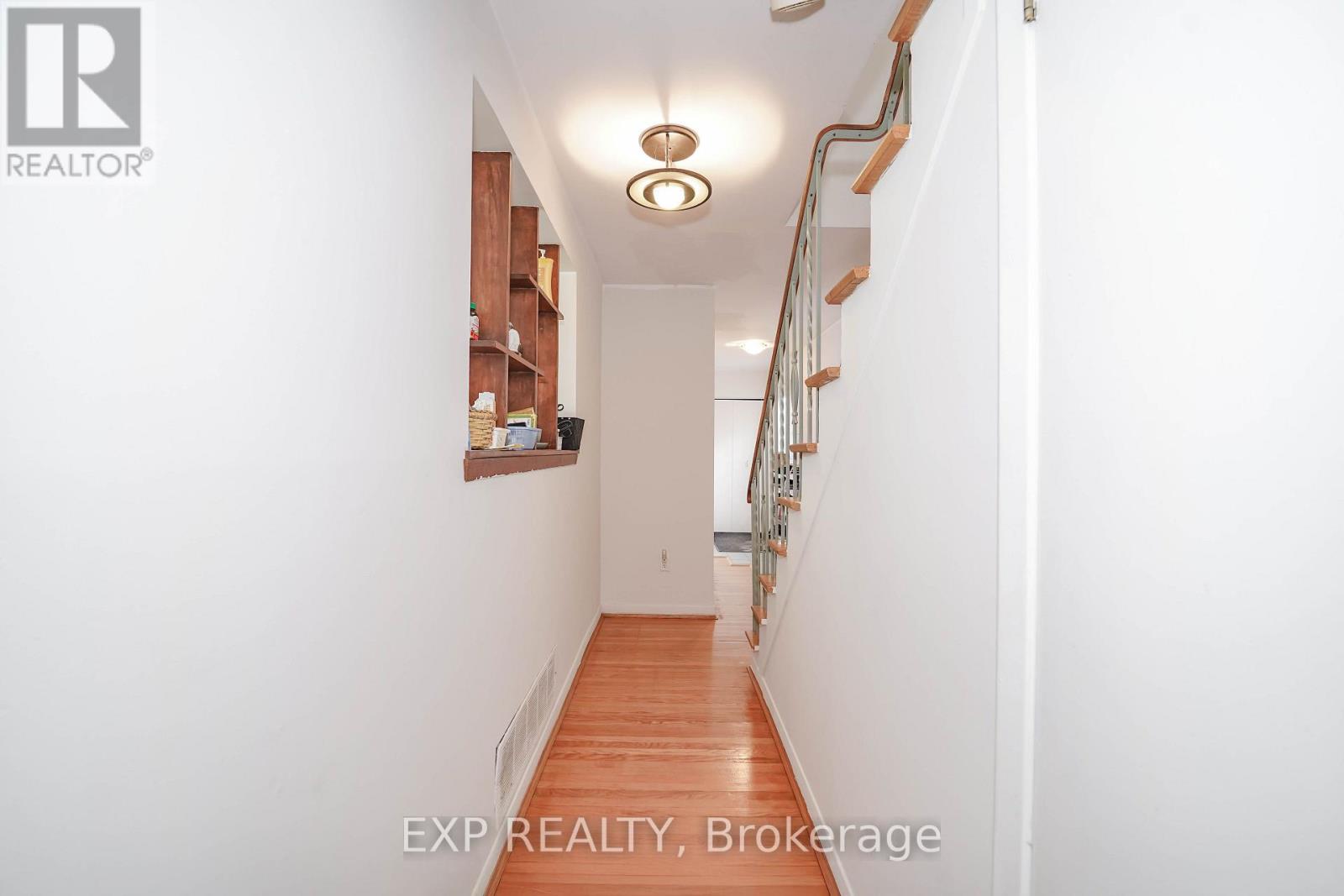 23 Cloverdale Drive, Brampton (Avondale), Ontario  L6T 2T5 - Photo 24 - W12217358