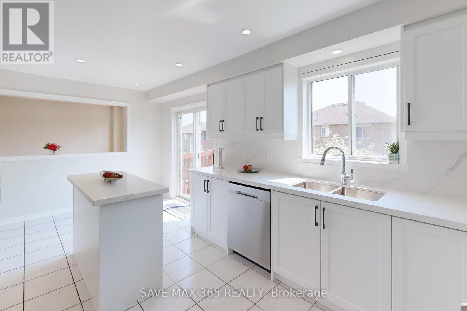 5550 Bollington Drive, Mississauga (East Credit), Ontario  L5V 2H4 - Photo 20 - W12217372