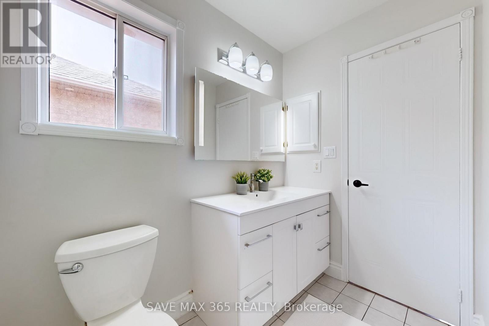 5550 Bollington Drive, Mississauga, Ontario  L5V 2H4 - Photo 37 - W12217372