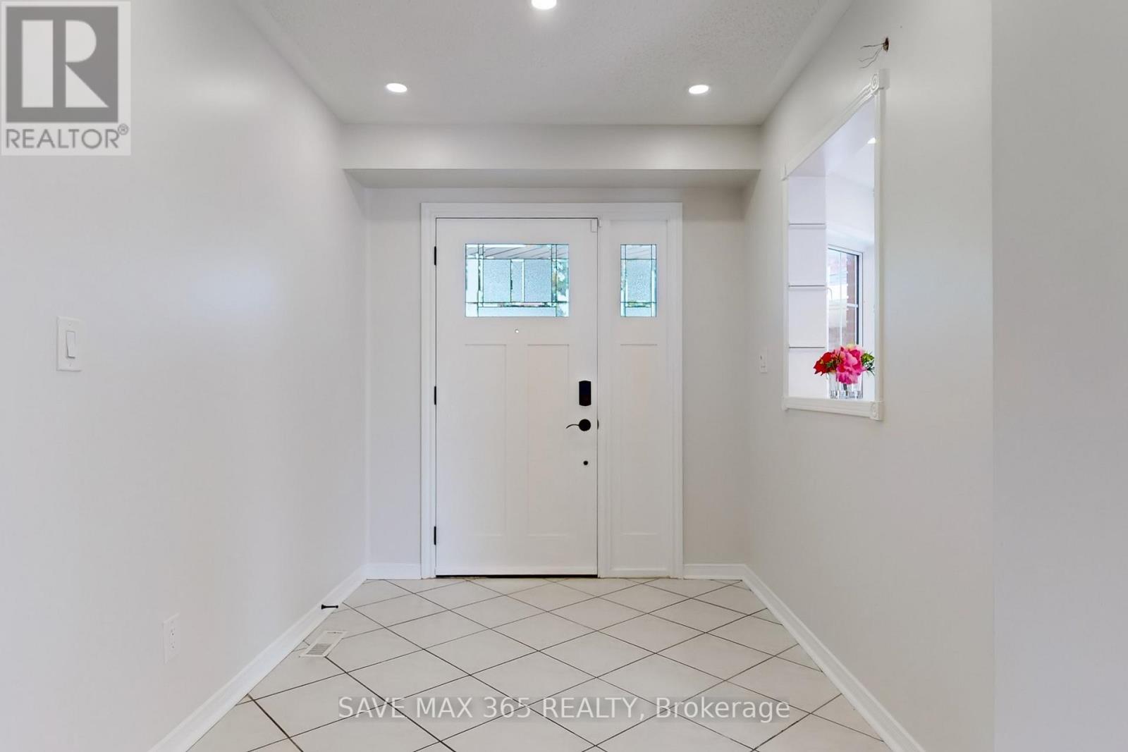 5550 Bollington Drive, Mississauga, Ontario  L5V 2H4 - Photo 4 - W12217372