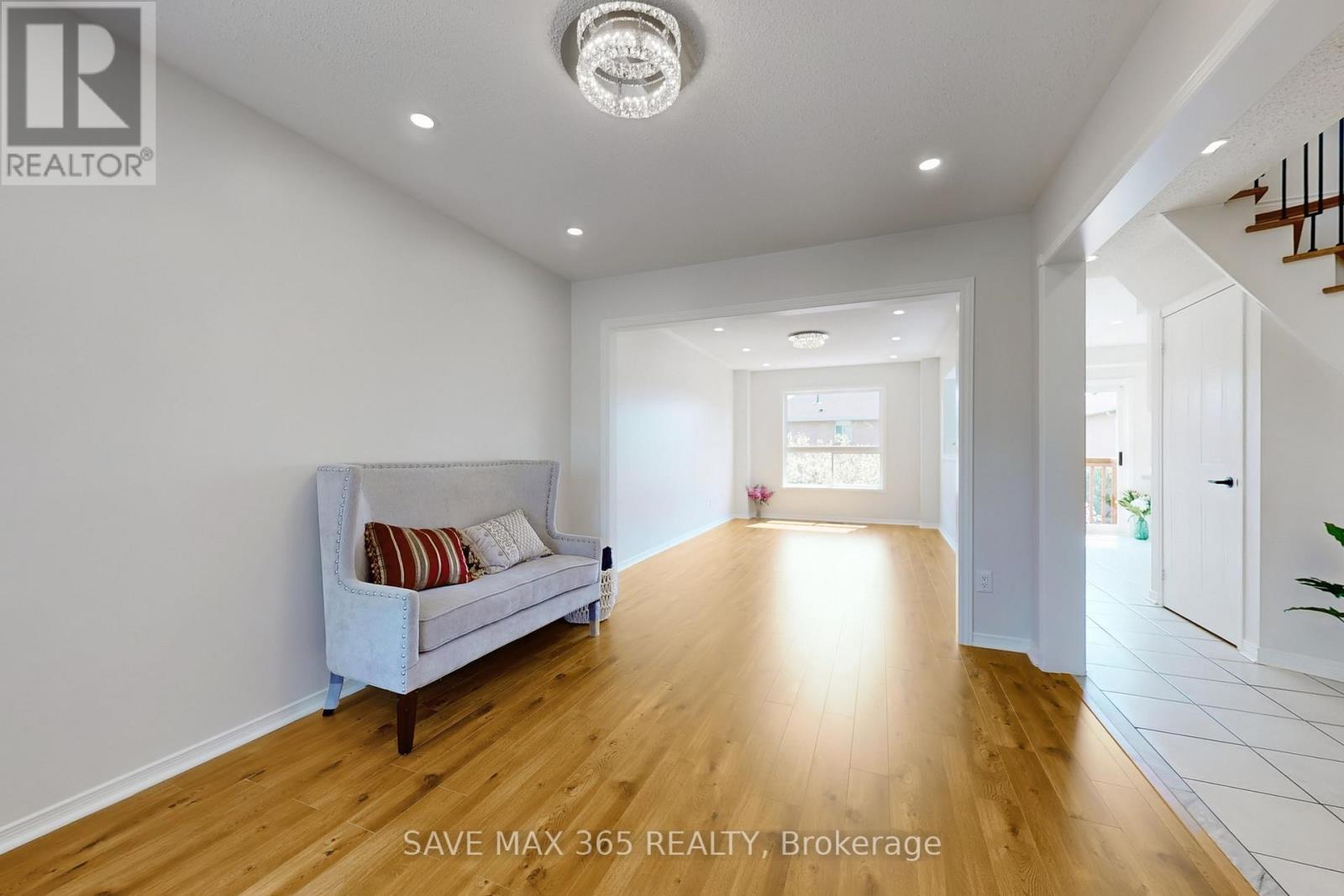 5550 Bollington Drive, Mississauga (East Credit), Ontario  L5V 2H4 - Photo 5 - W12217372