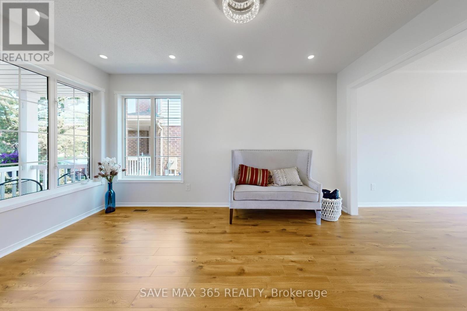 5550 Bollington Drive, Mississauga (East Credit), Ontario  L5V 2H4 - Photo 7 - W12217372