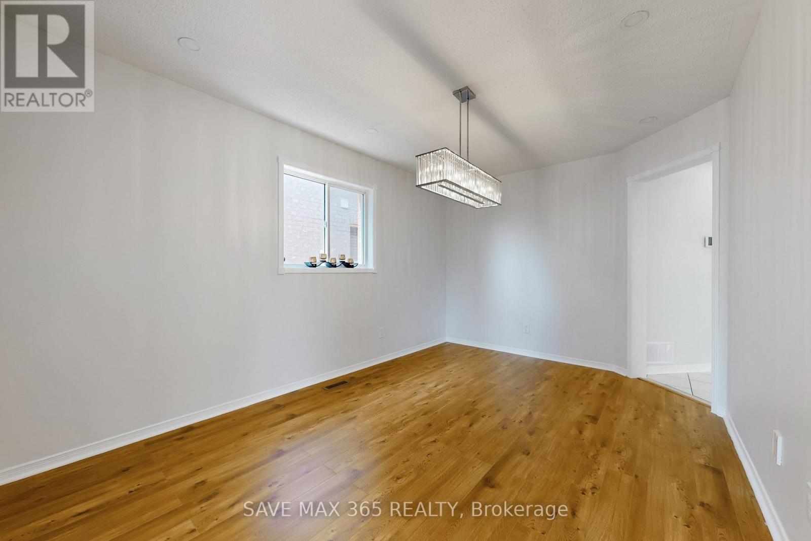 5550 Bollington Drive, Mississauga (East Credit), Ontario  L5V 2H4 - Photo 9 - W12217372