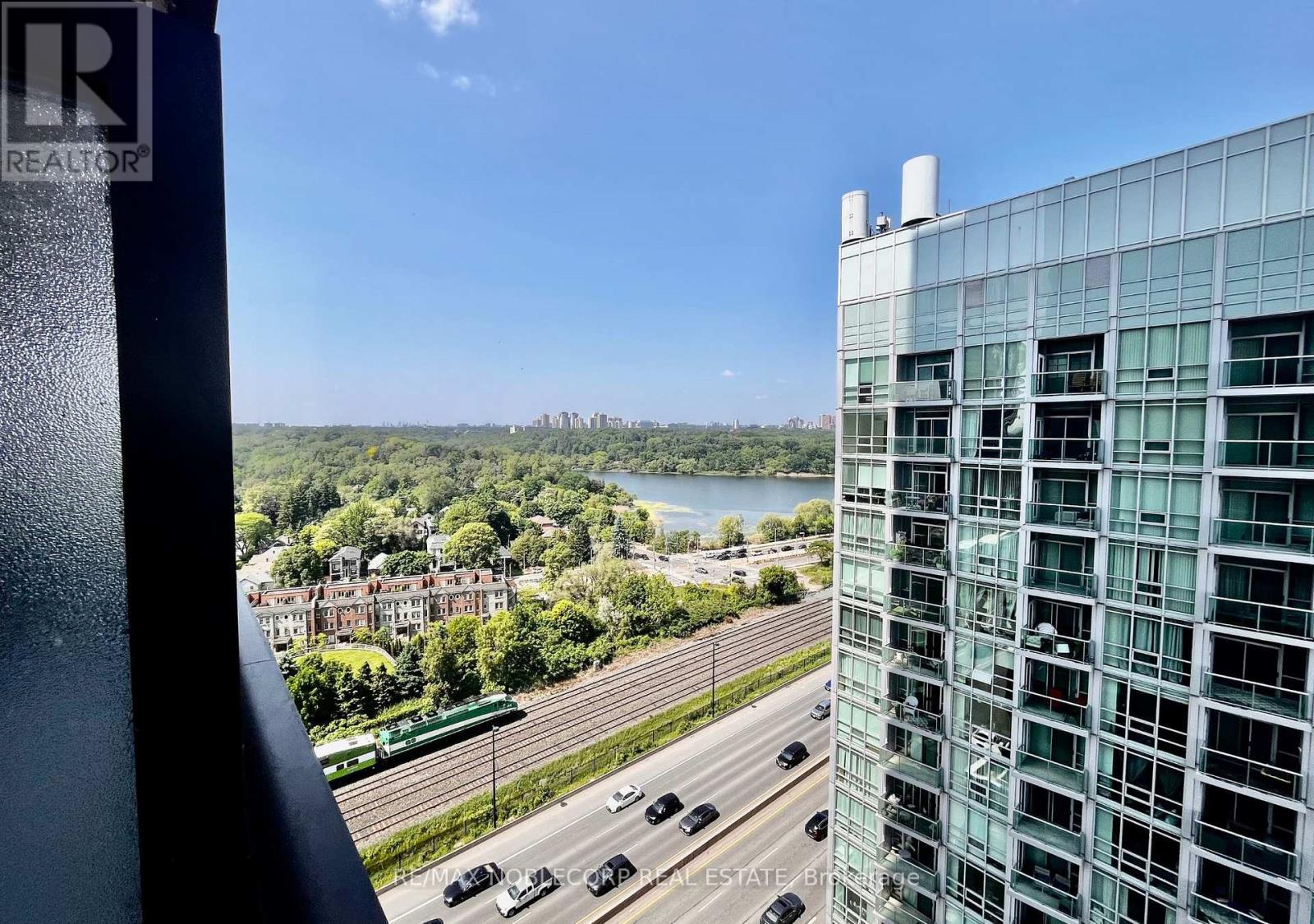 2006 - 1926 Lakeshore Boulevard W, Toronto, Ontario  M6S 1A1 - Photo 21 - W12195276