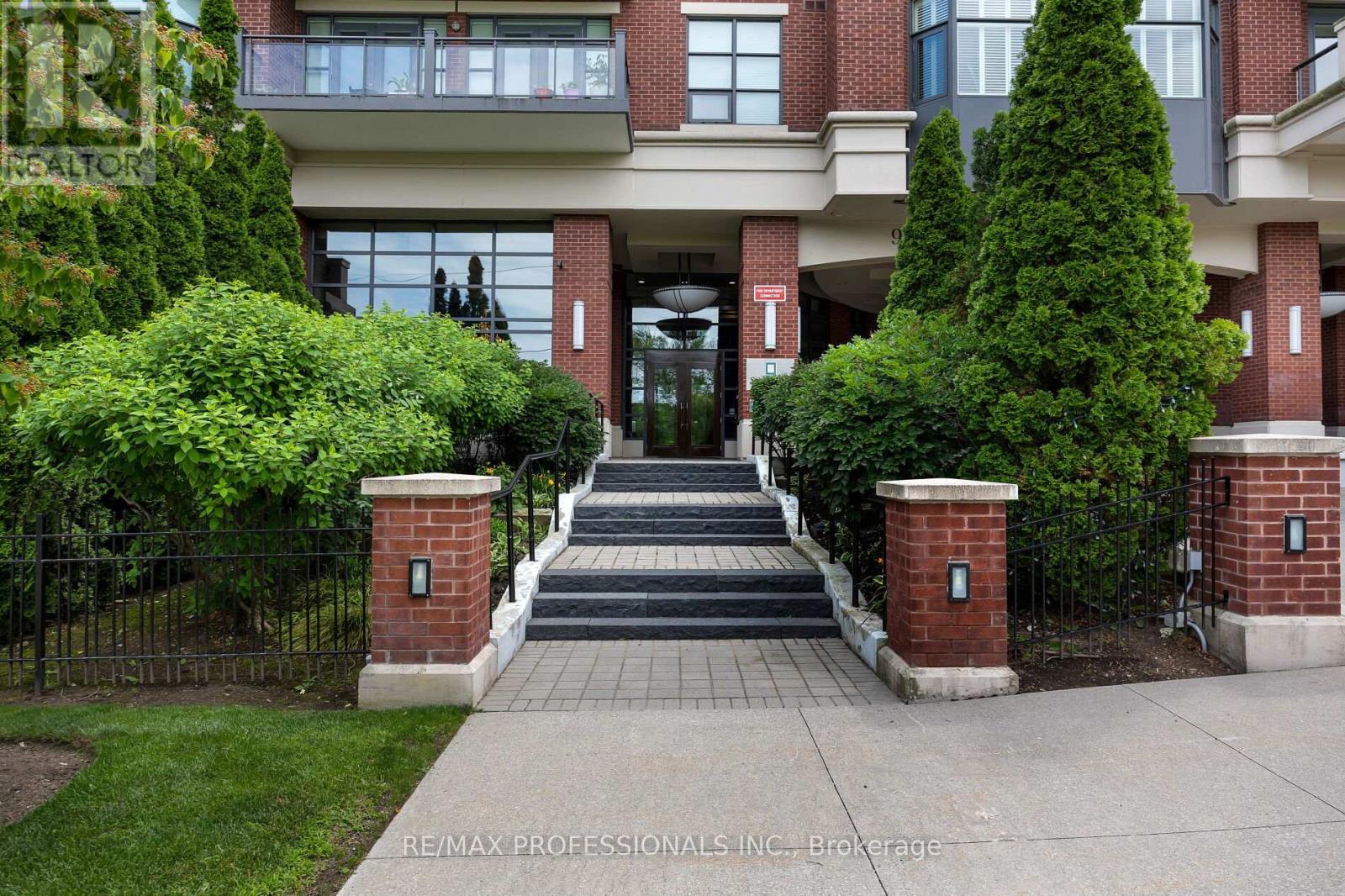 Lph7 - 9 Burnhamthorpe Crescent, Toronto (Islington-City Centre West), Ontario  M9A 0A6 - Photo 6 - W12213270