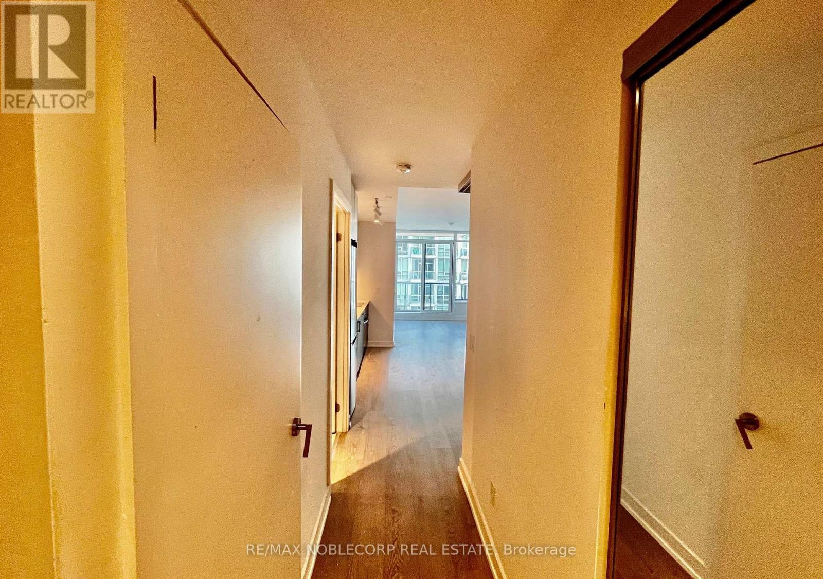 2006 - 1926 Lakeshore Boulevard W, Toronto, Ontario  M6S 1A1 - Photo 7 - W12195276