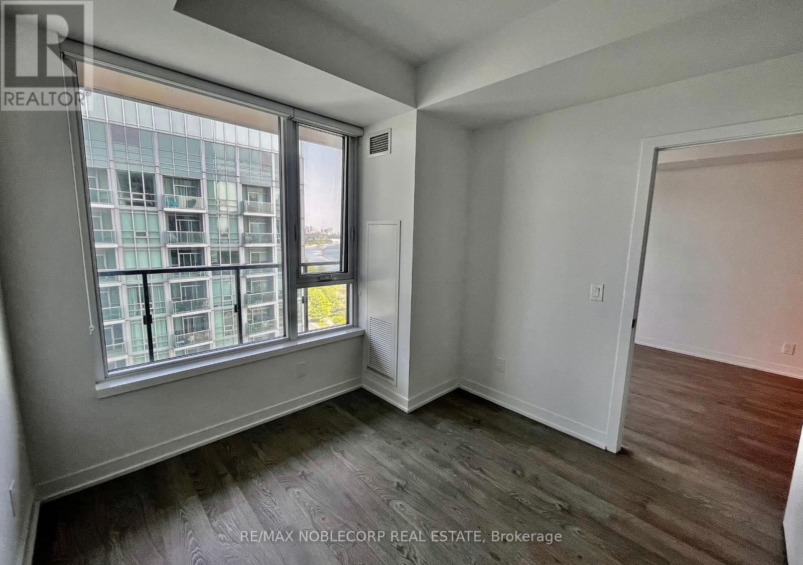2006 - 1926 Lakeshore Boulevard W, Toronto, Ontario  M6S 1A1 - Photo 17 - W12195276