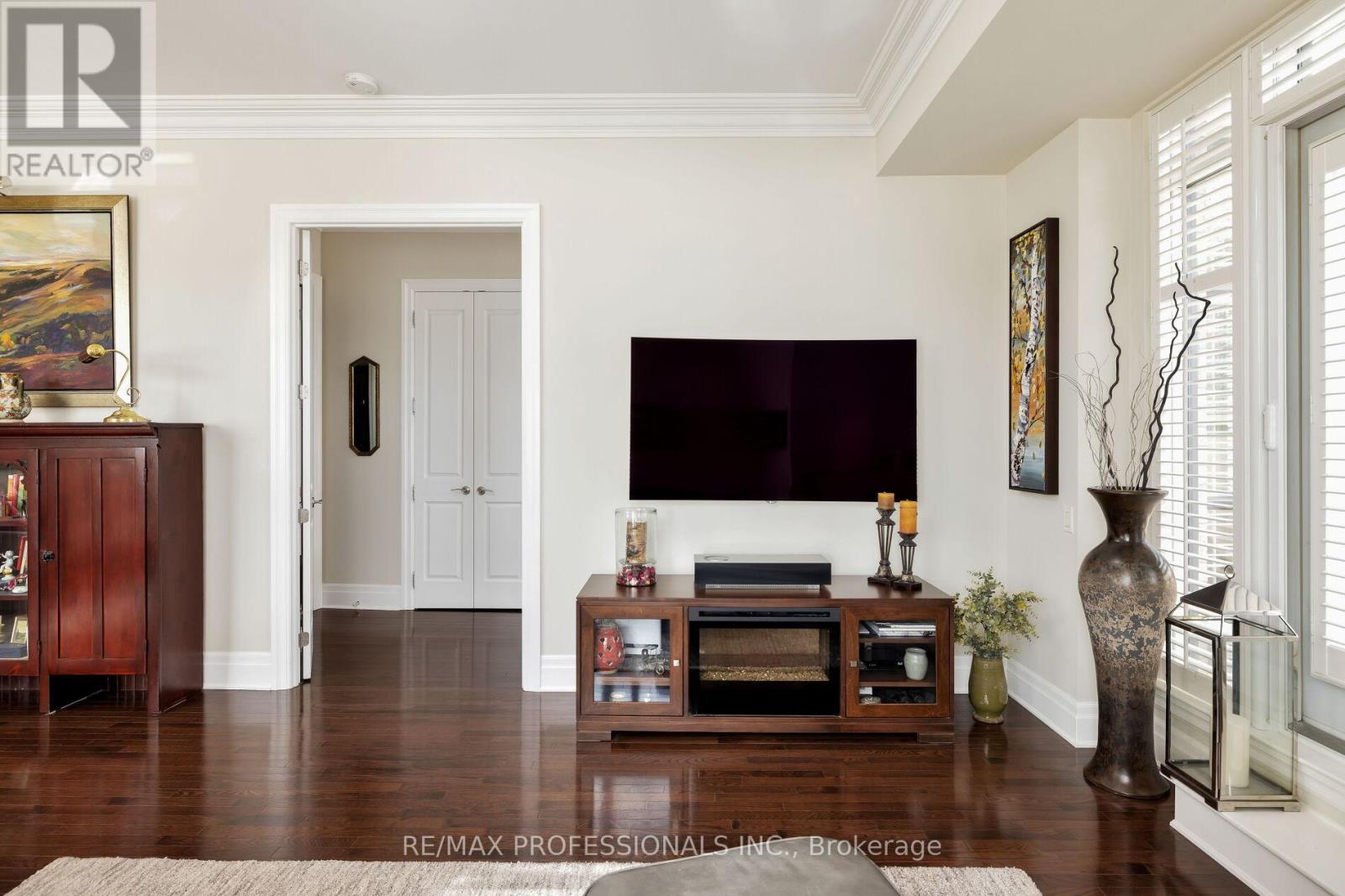 Lph7 - 9 Burnhamthorpe Crescent, Toronto (Islington-City Centre West), Ontario  M9A 0A6 - Photo 12 - W12213270