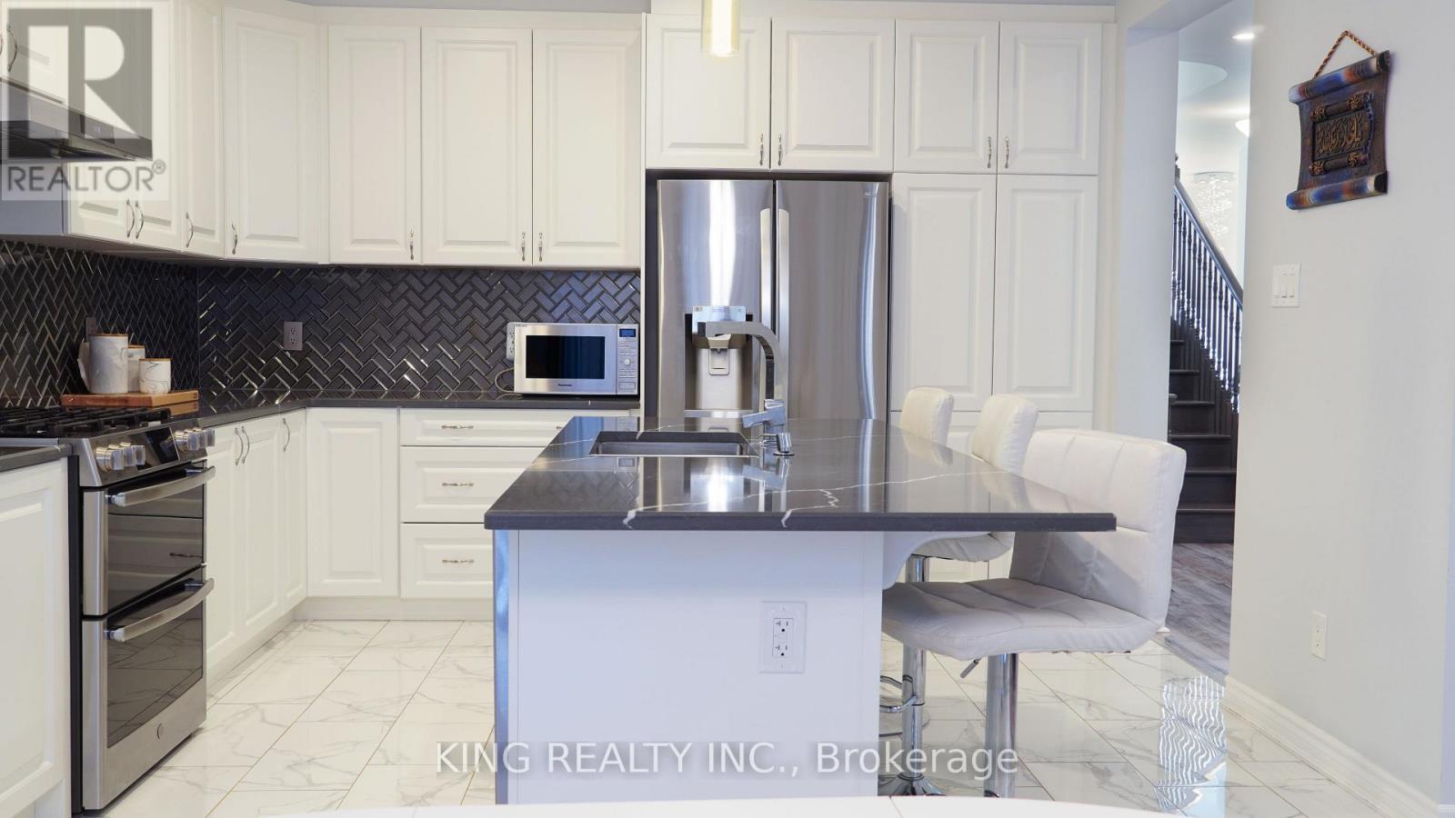 68 Baldcypress Way, Ottawa, Ontario  K2V 0N6 - Photo 6 - X12216460