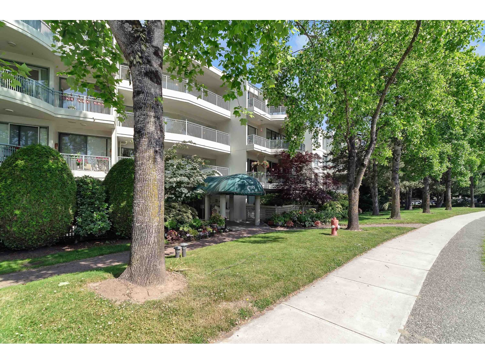 111 1785 Martin Drive, Surrey, British Columbia  V4A 9T5 - Photo 2 - R3014189