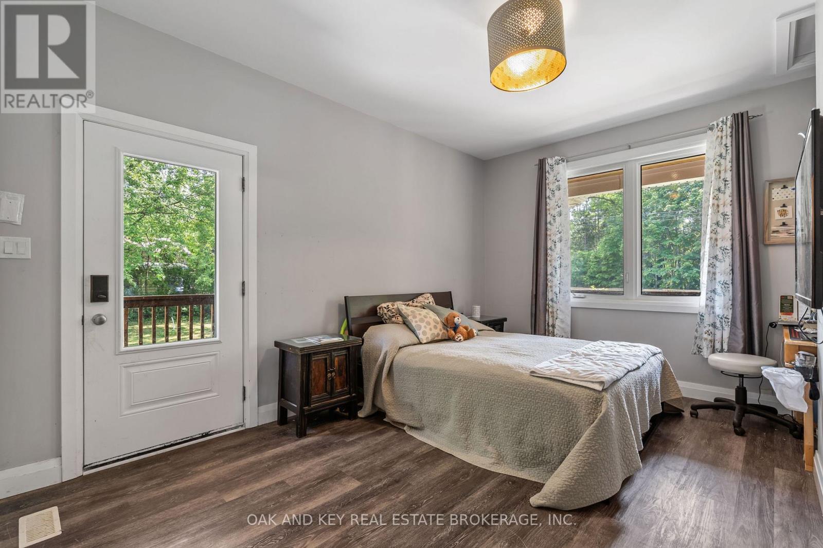 10016 Port Franks Road, Lambton Shores (Port Franks), Ontario  N0M 2L0 - Photo 18 - X12217446