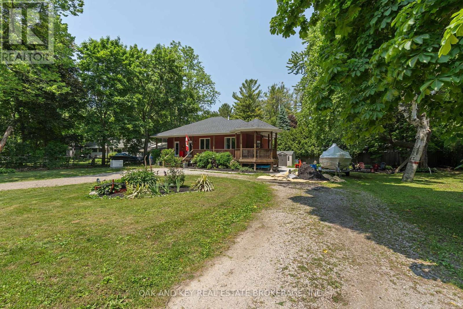 10016 Port Franks Road, Lambton Shores (Port Franks), Ontario  N0M 2L0 - Photo 3 - X12217446