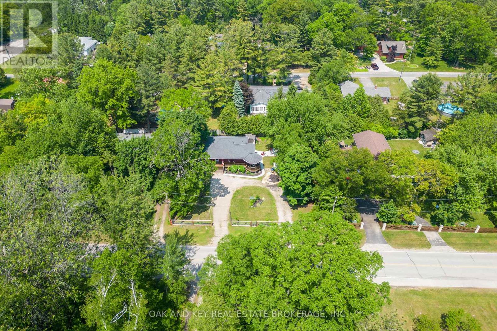 10016 Port Franks Road, Lambton Shores (Port Franks), Ontario  N0M 2L0 - Photo 47 - X12217446