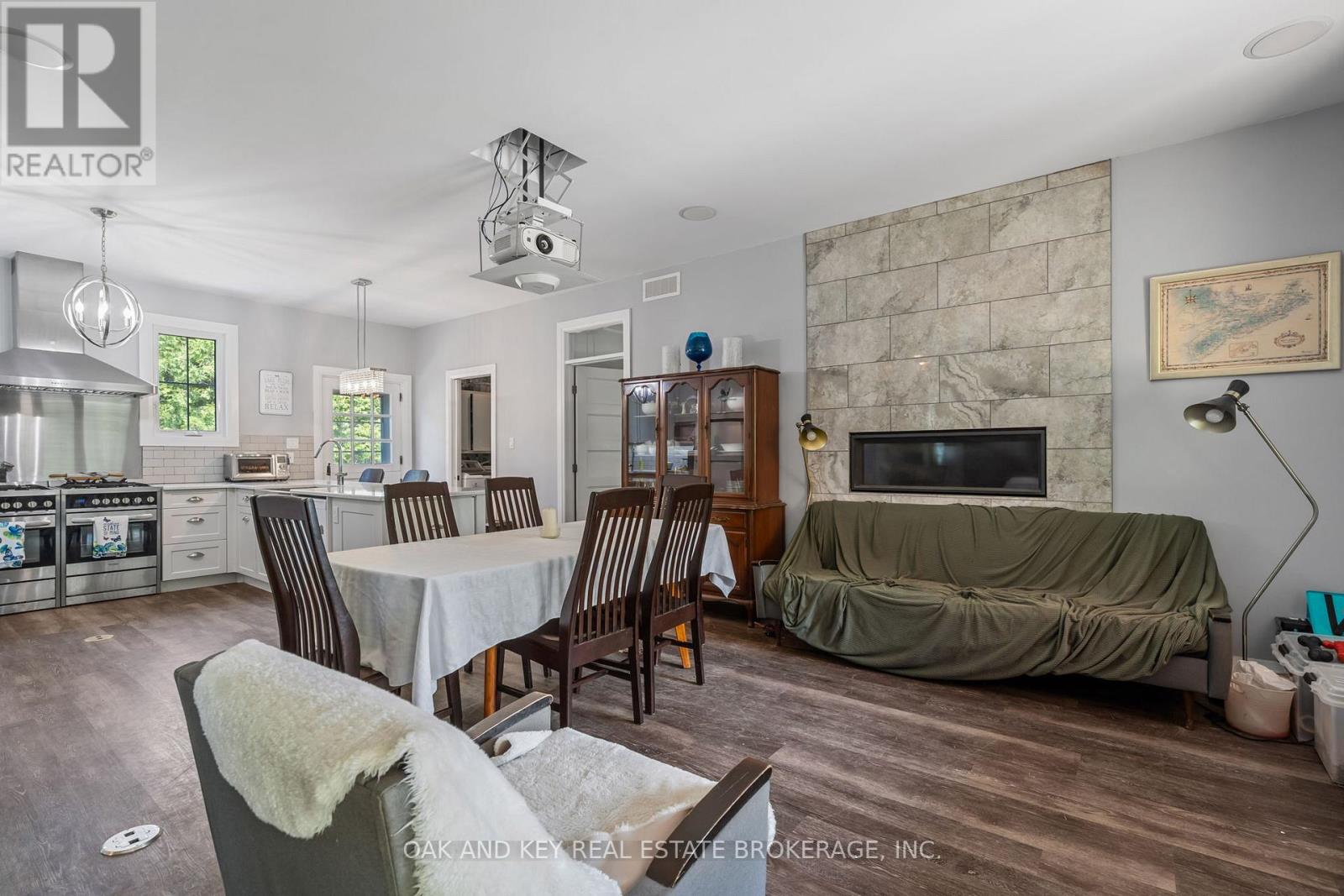 10016 Port Franks Road, Lambton Shores (Port Franks), Ontario  N0M 2L0 - Photo 8 - X12217446