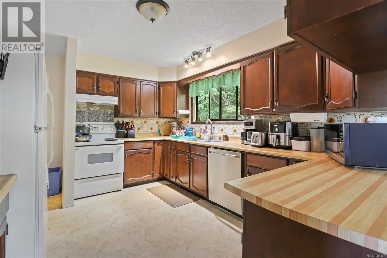 7361 Lynn Dr, Lantzville, British Columbia  V0R 2H0 - Photo 5 - 1003178