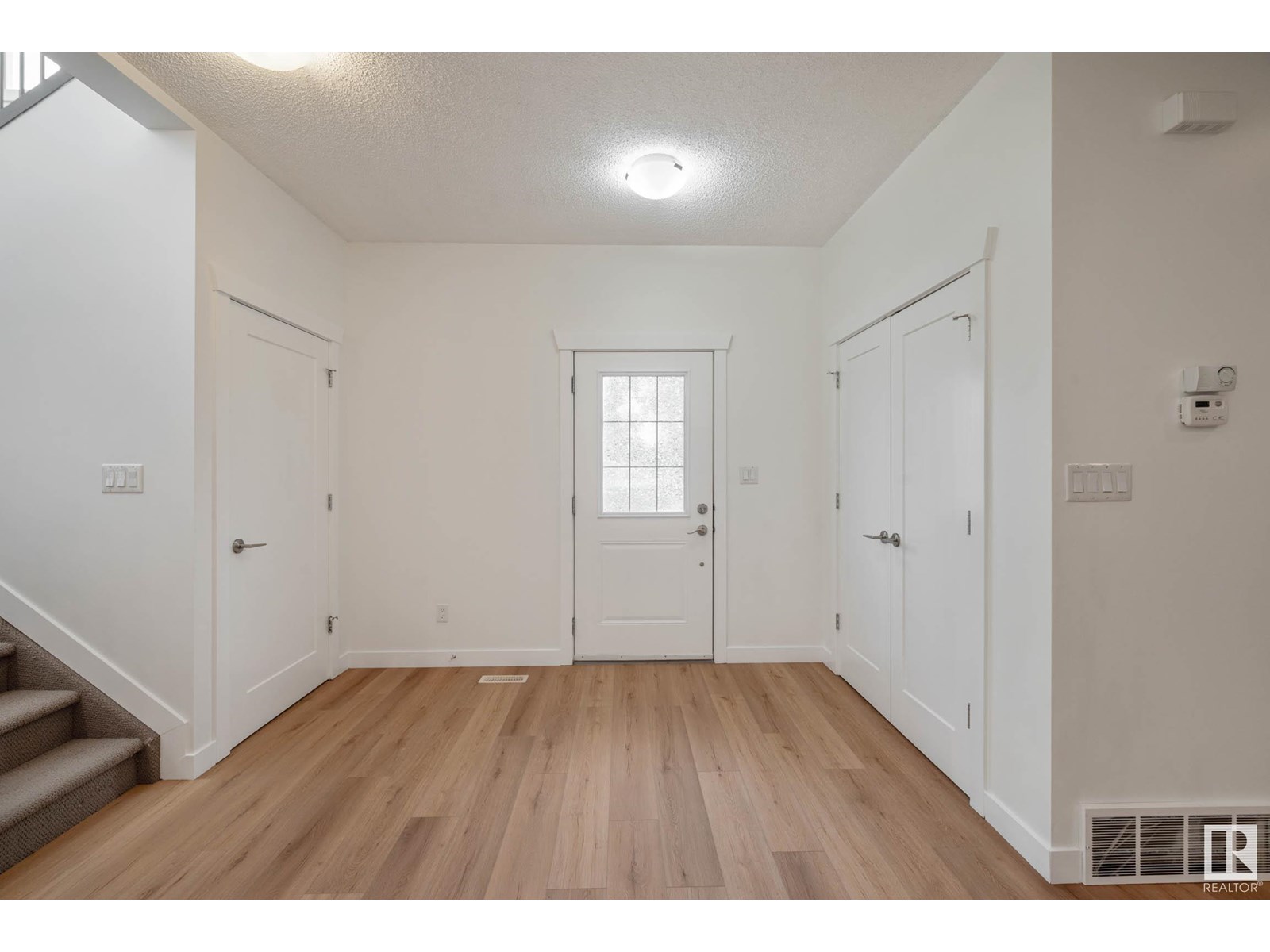 10152 160 St Nw, Edmonton, Alberta  T5P 3E7 - Photo 4 - E4442083