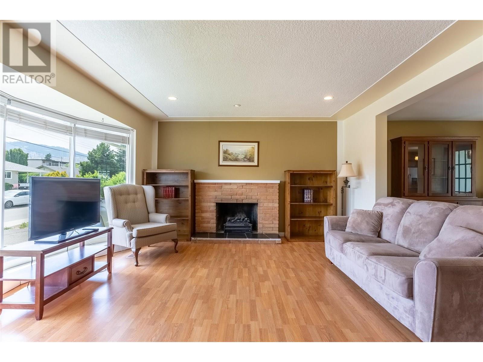 249 Chestnut Avenue, Kamloops, British Columbia  V2B 1L4 - Photo 2 - 10351833