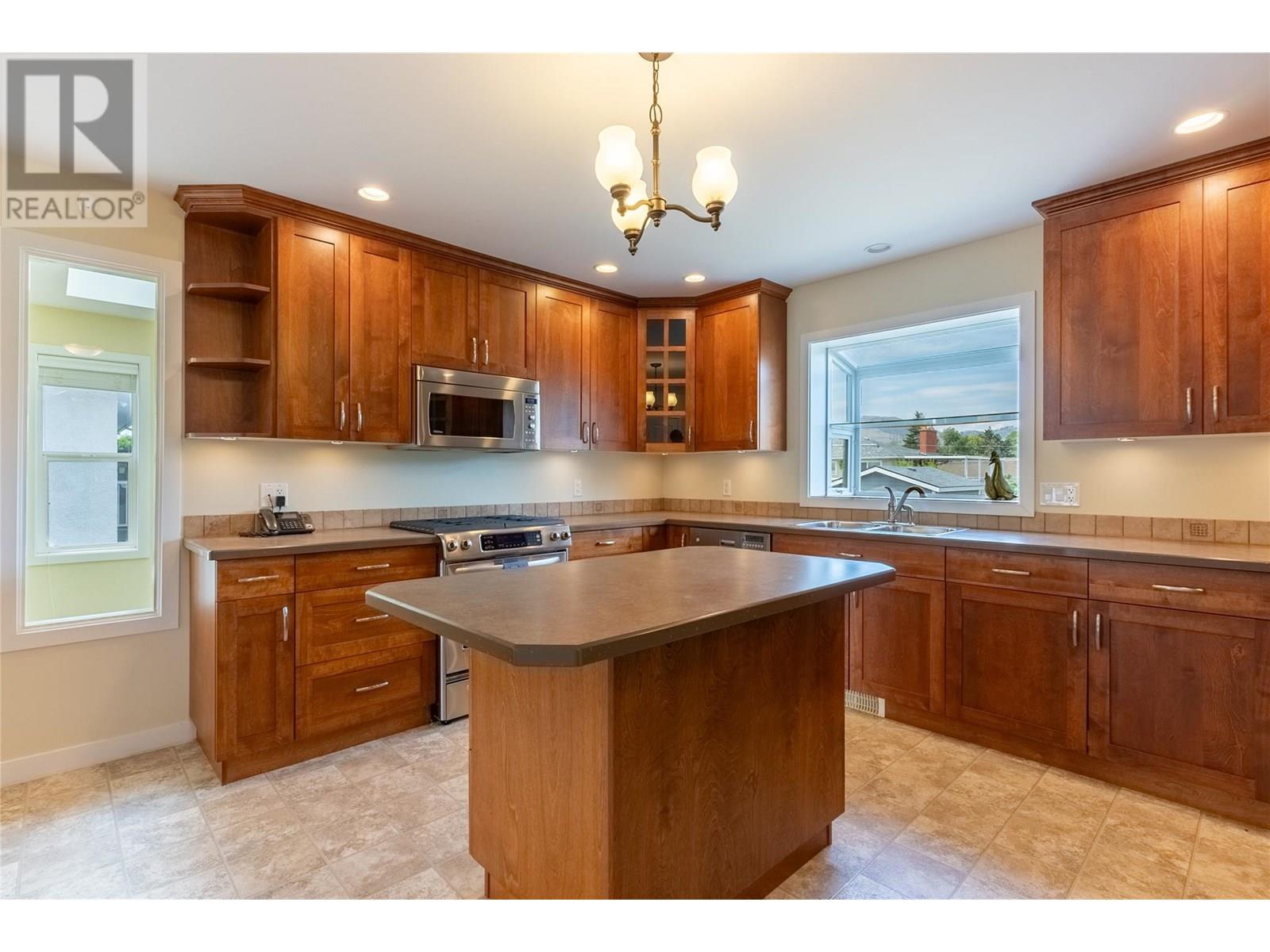 249 Chestnut Avenue, Kamloops, British Columbia  V2B 1L4 - Photo 4 - 10351833
