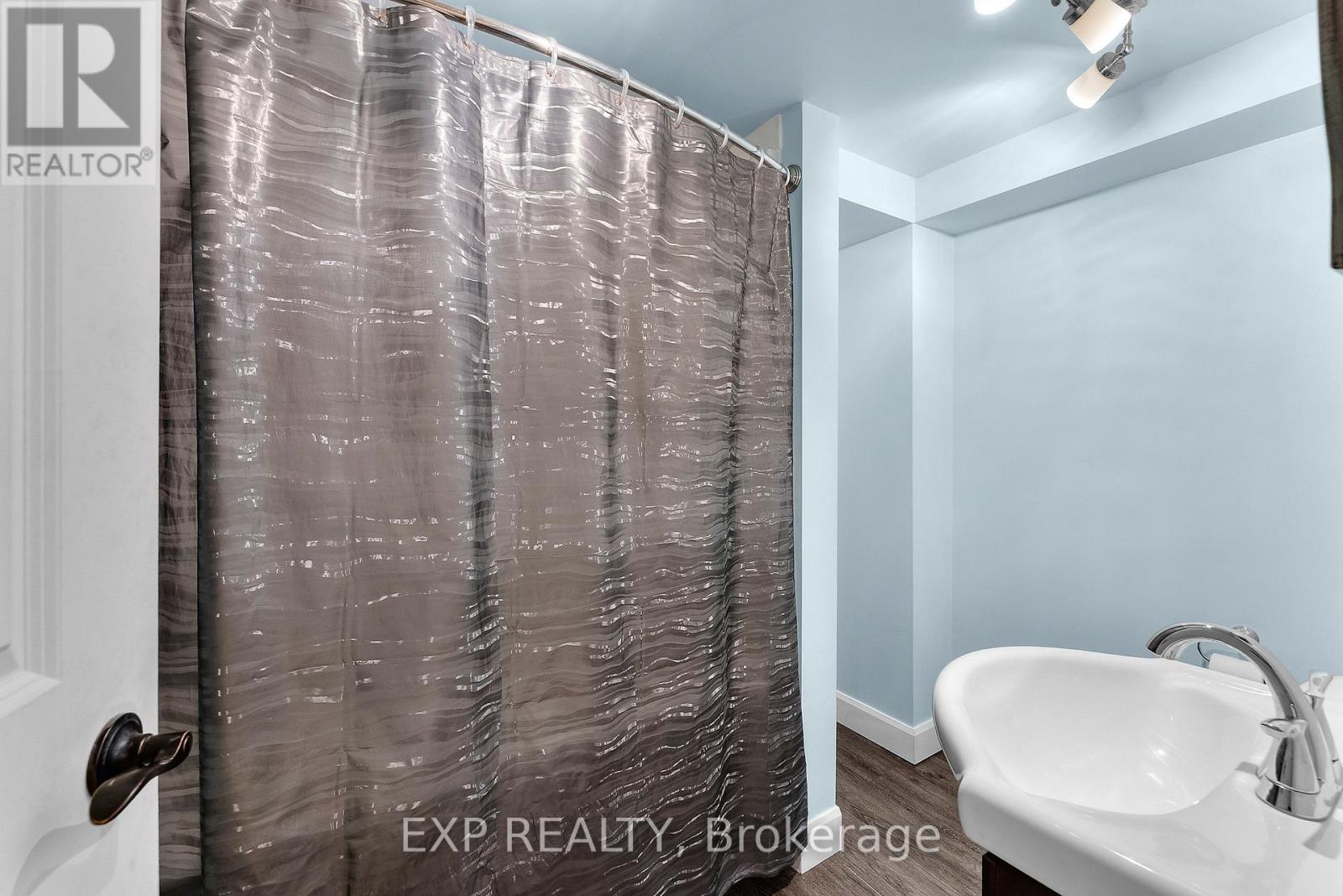 4515 Pinedale Drive, Niagara Falls, Ontario  L2E 6M6 - Photo 30 - X12217402