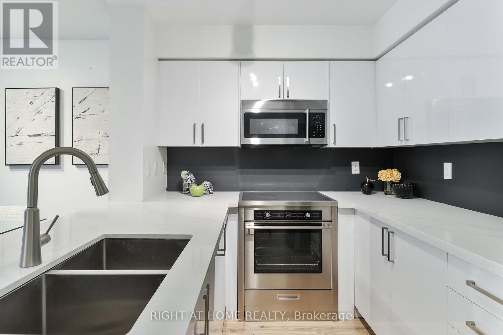 308 - 330 Adelaide Street E, Toronto, Ontario  M5A 4S9 - Photo 4 - C12179906