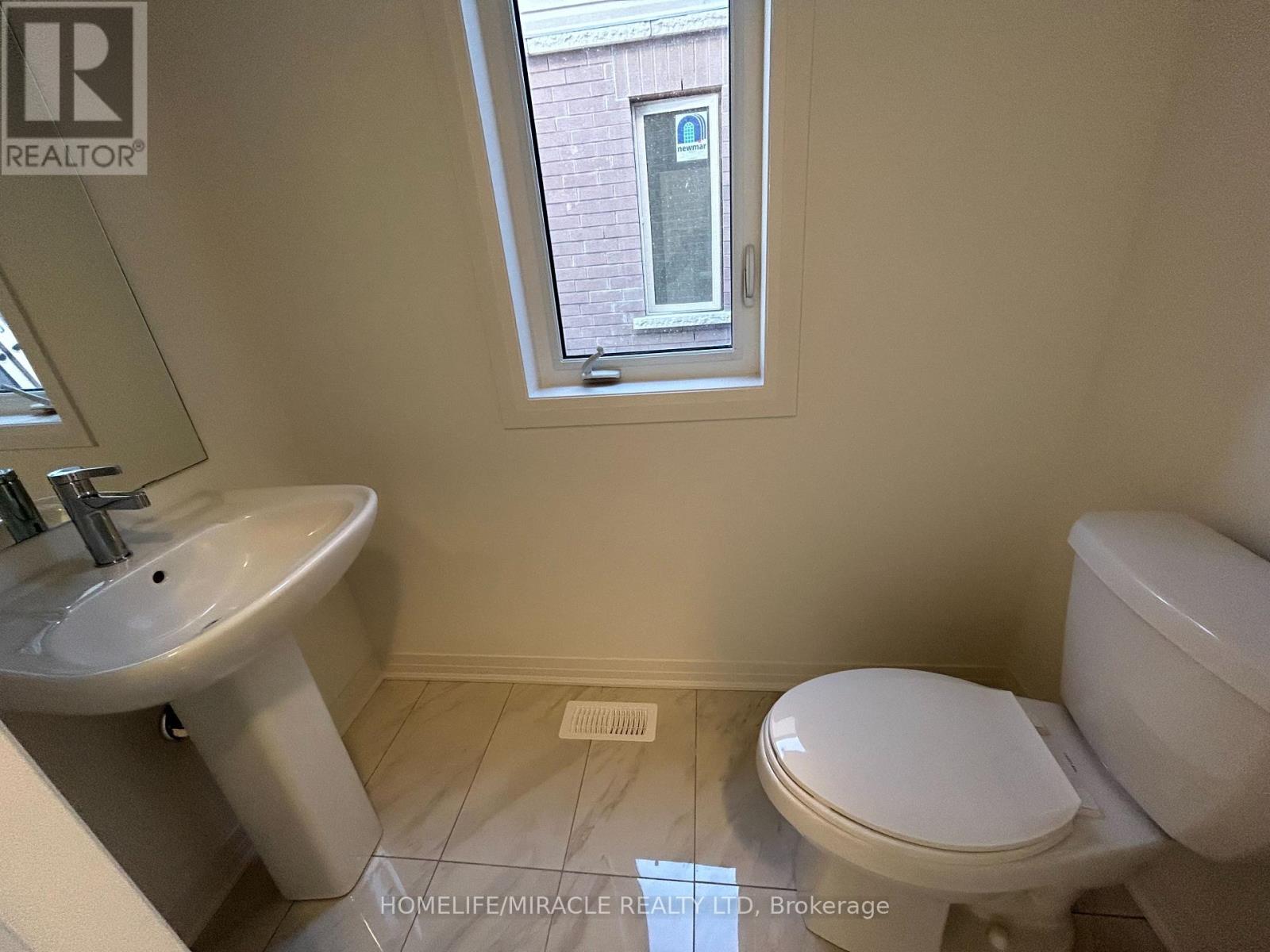 33 Sagewood Avenue, Barrie, Ontario  L9J 0K3 - Photo 3 - S12216981