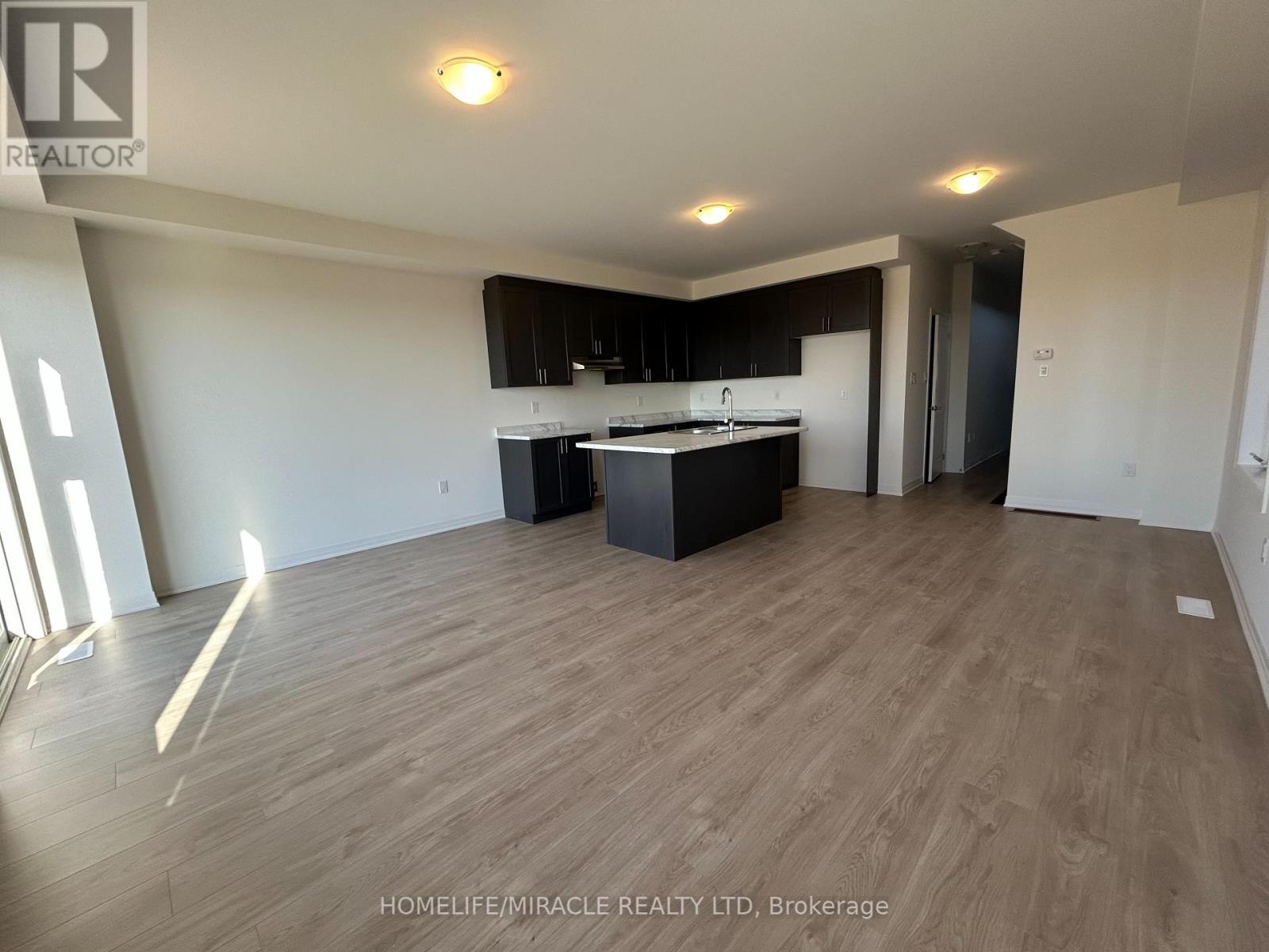 33 Sagewood Avenue, Barrie, Ontario  L9J 0K3 - Photo 6 - S12216981