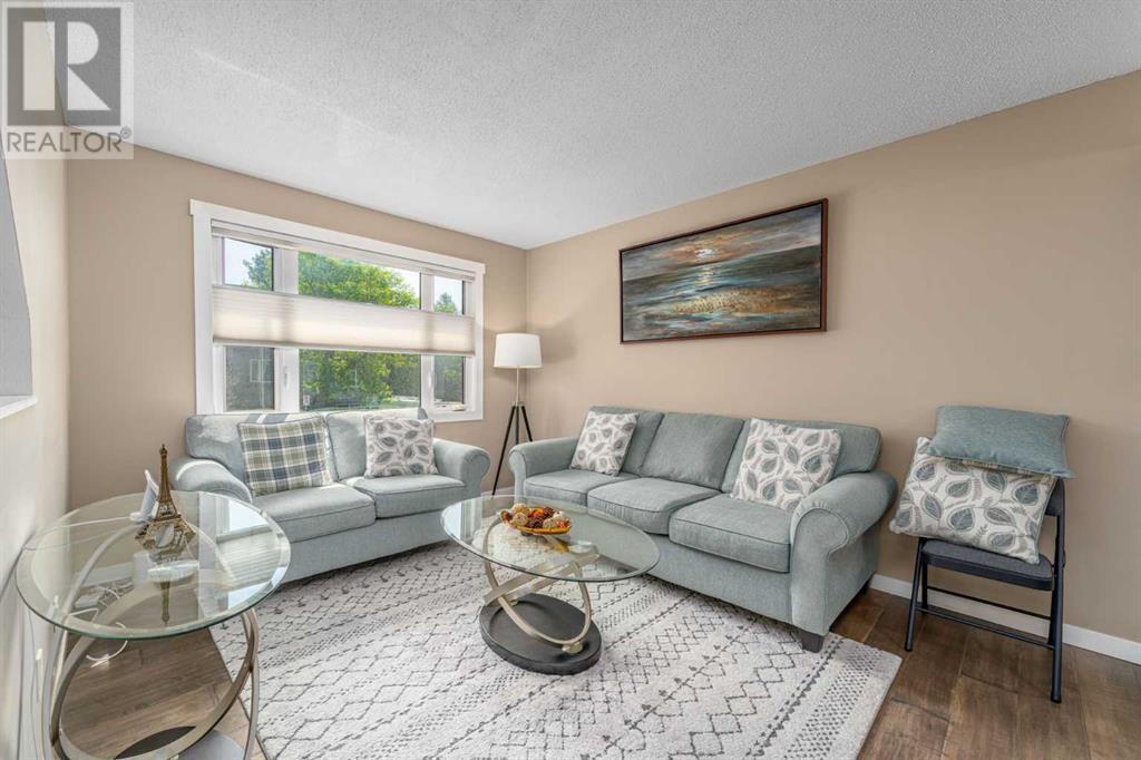 Property at 8, 12 Templewood Drive NE image 1