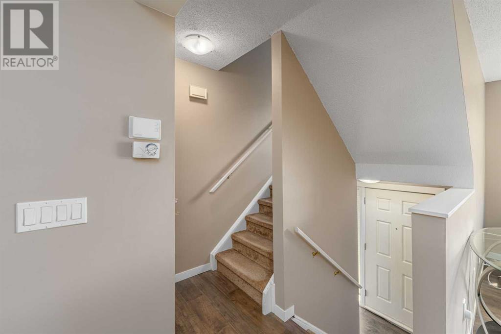 Property at 8, 12 Templewood Drive NE image 4