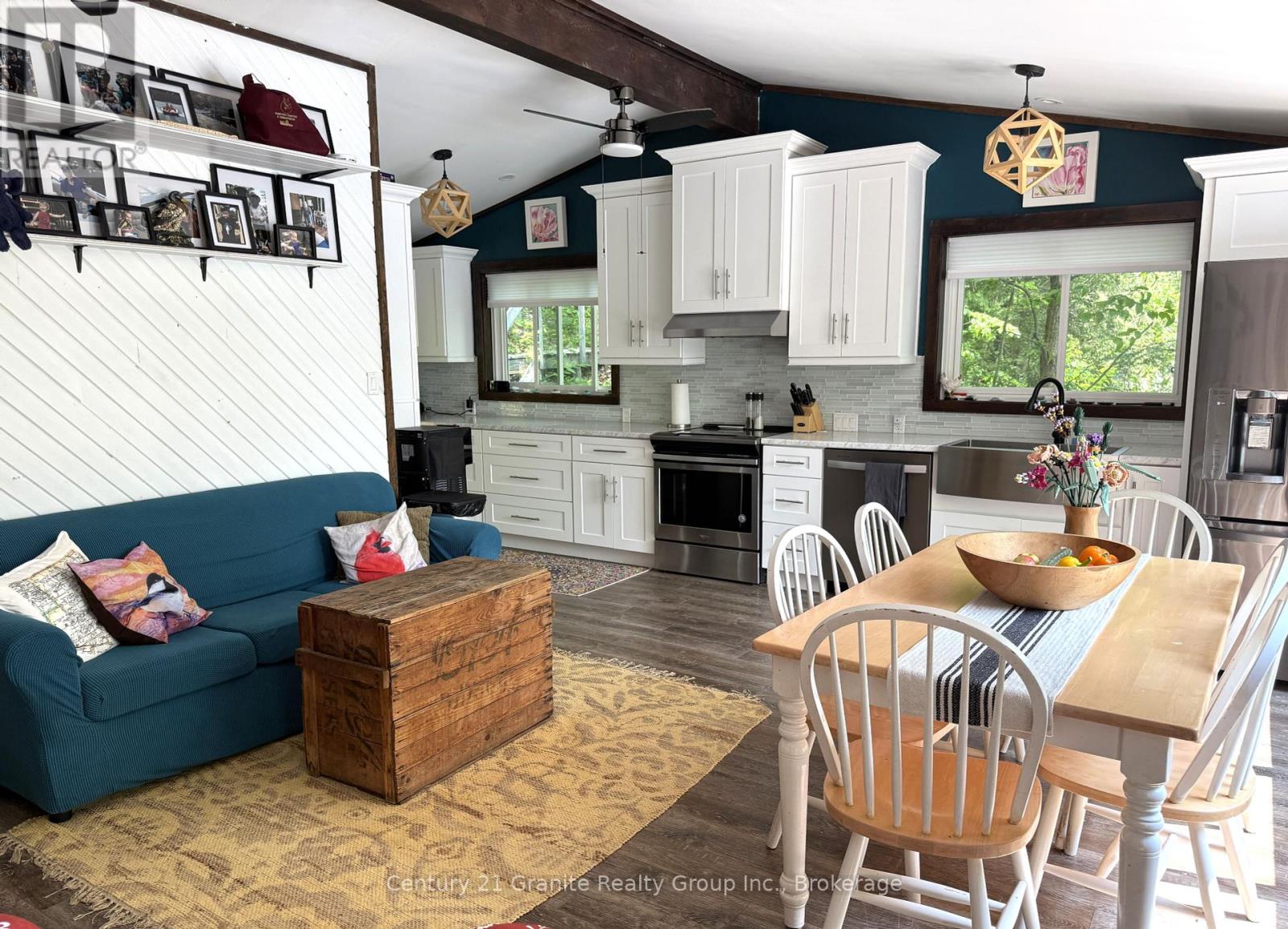 2271 Watts Road, Dysart Et Al, Ontario  K0M 2S0 - Photo 8 - X12217465