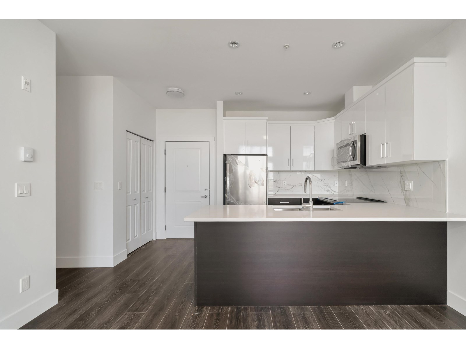 514 9983 E Barnston Drive, Surrey, British Columbia  V4N 6T3 - Photo 4 - R3013147