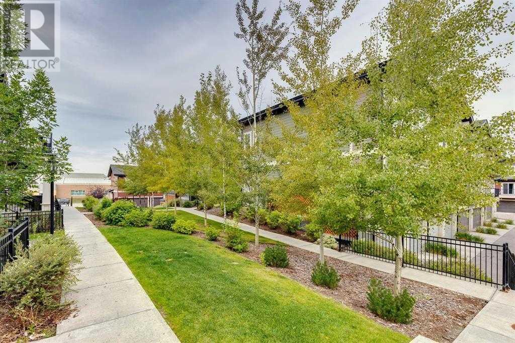 Property at 642 Cranford Walk SE image 3