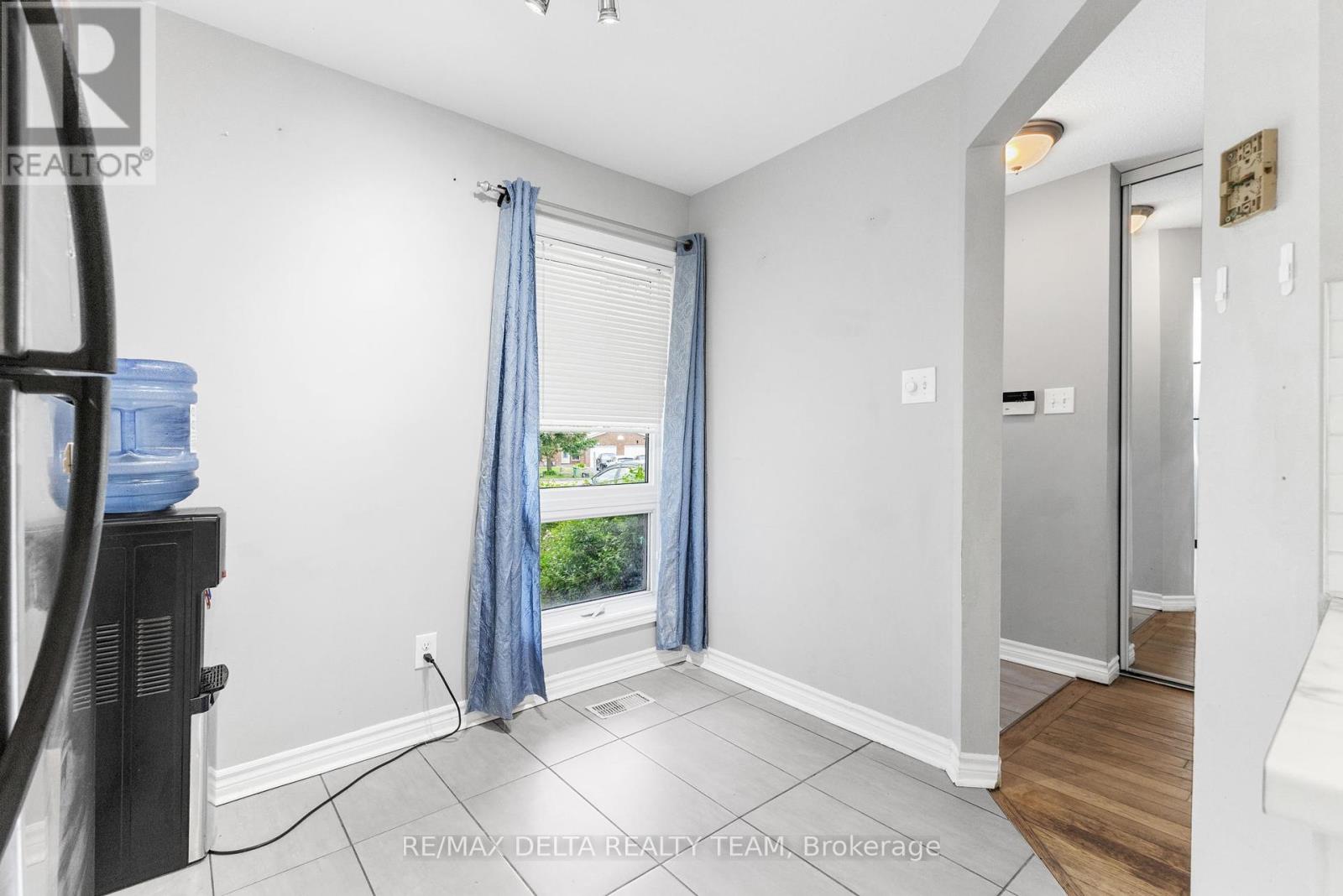 1401 Coulter Place, Ottawa, Ontario  K1E 3H9 - Photo 6 - X12217407