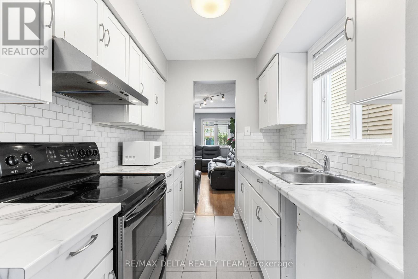 1401 Coulter Place, Ottawa, Ontario  K1E 3H9 - Photo 7 - X12217407