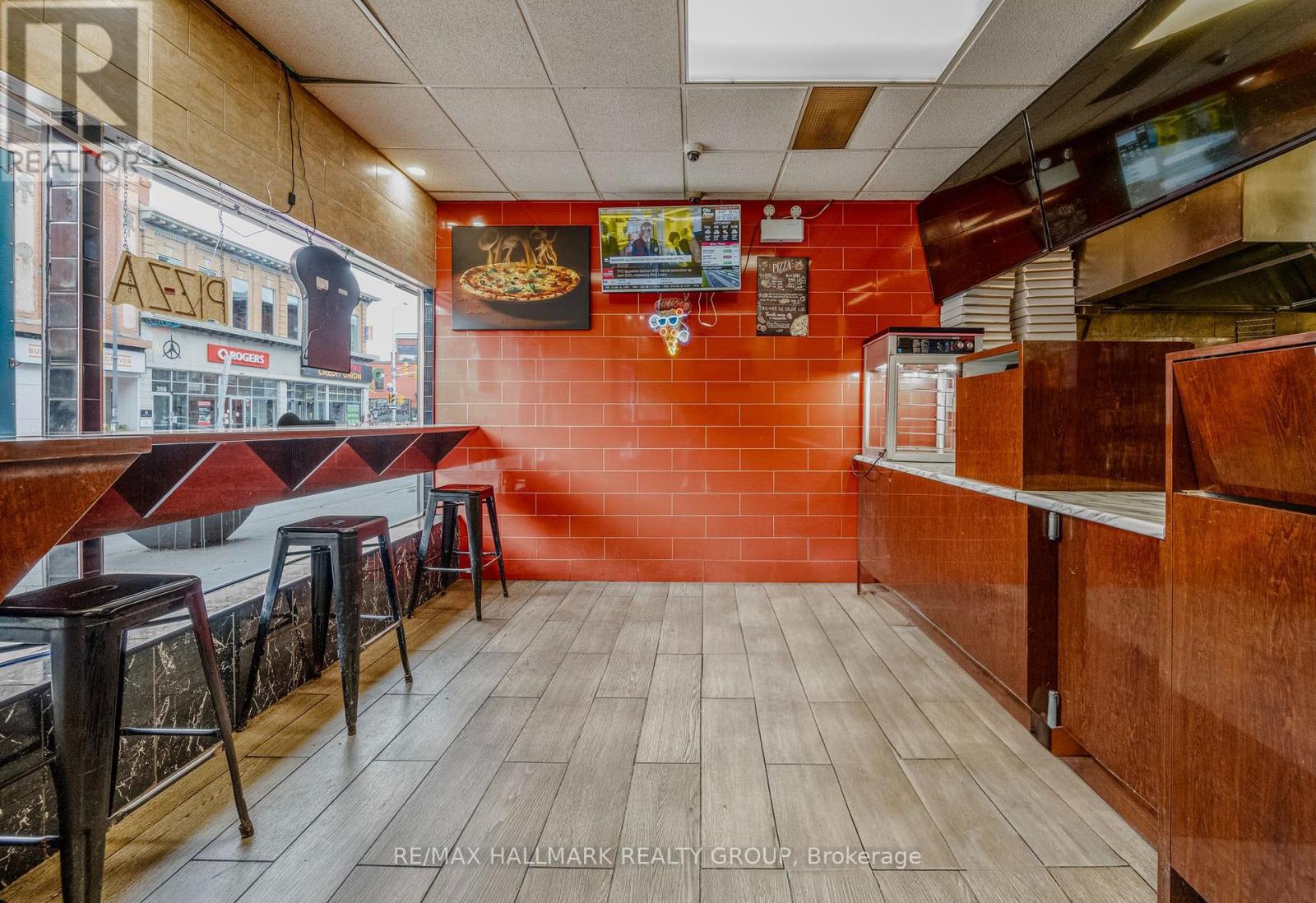 320 Bank Street, Ottawa, Ontario  K2P 1Y1 - Photo 2 - X12217447