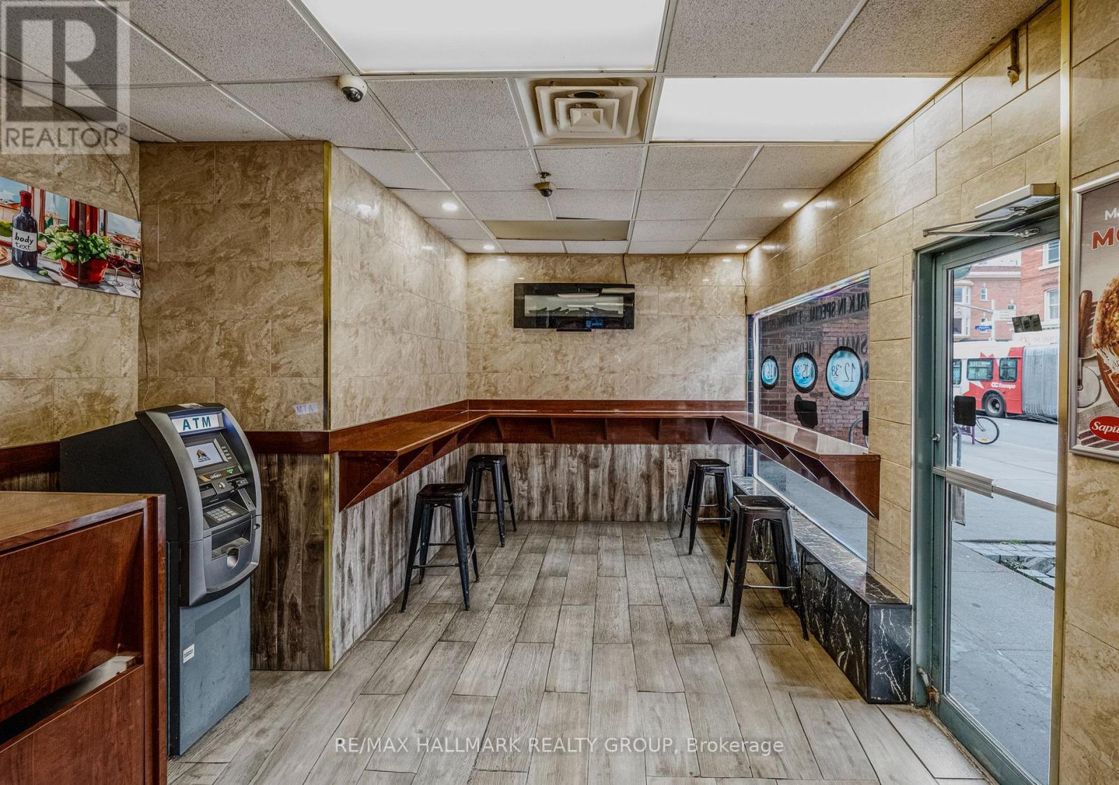 320 Bank Street, Ottawa, Ontario  K2P 1Y1 - Photo 4 - X12217447