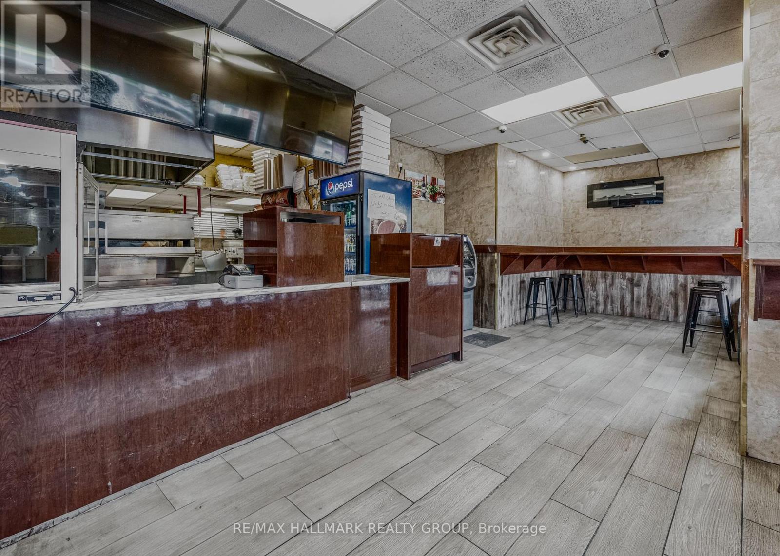 320 Bank Street, Ottawa, Ontario  K2P 1Y1 - Photo 5 - X12217447