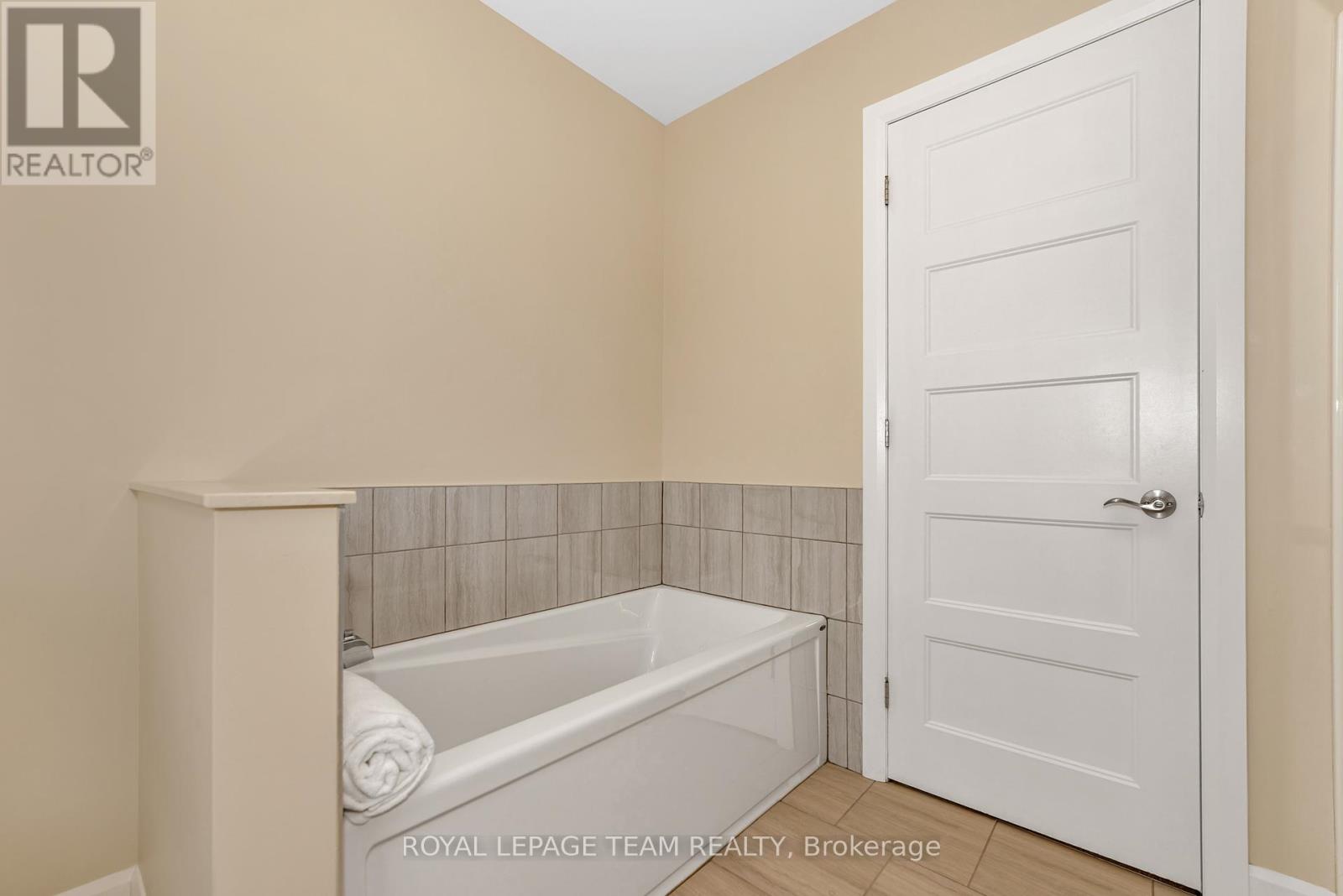82 Porcupine Trail, Ottawa, Ontario  K0A 1T0 - Photo 27 - X12217459