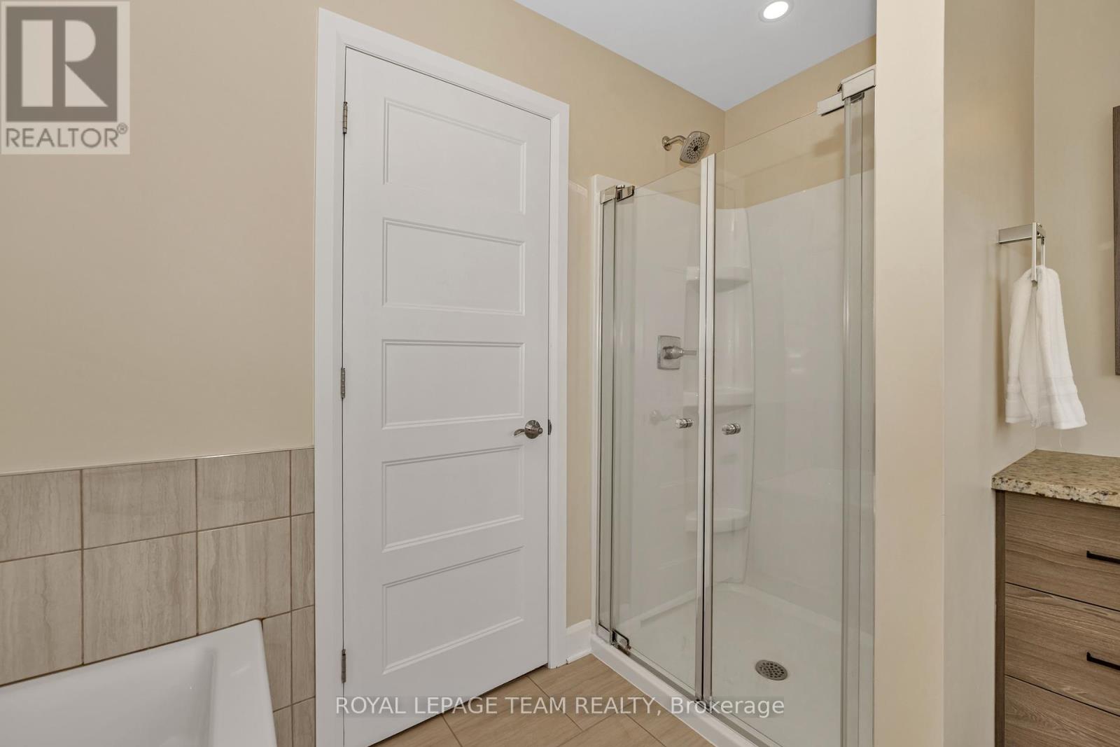 82 Porcupine Trail, Ottawa, Ontario  K0A 1T0 - Photo 28 - X12217459