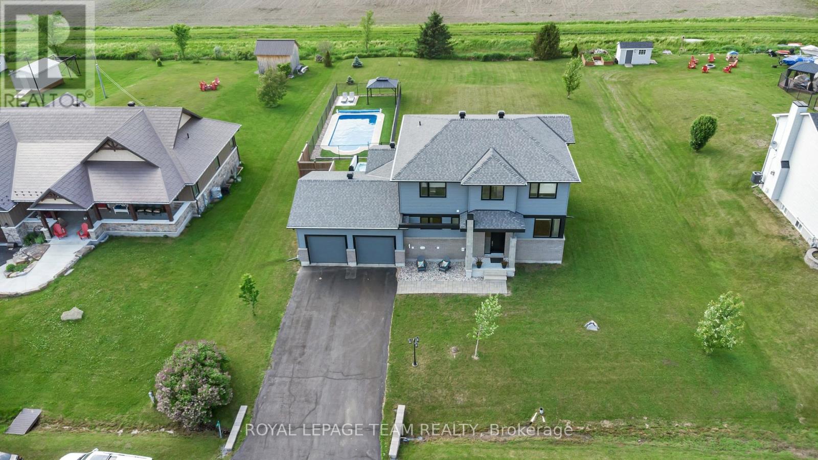 82 Porcupine Trail, Ottawa, Ontario  K0A 1T0 - Photo 3 - X12217459