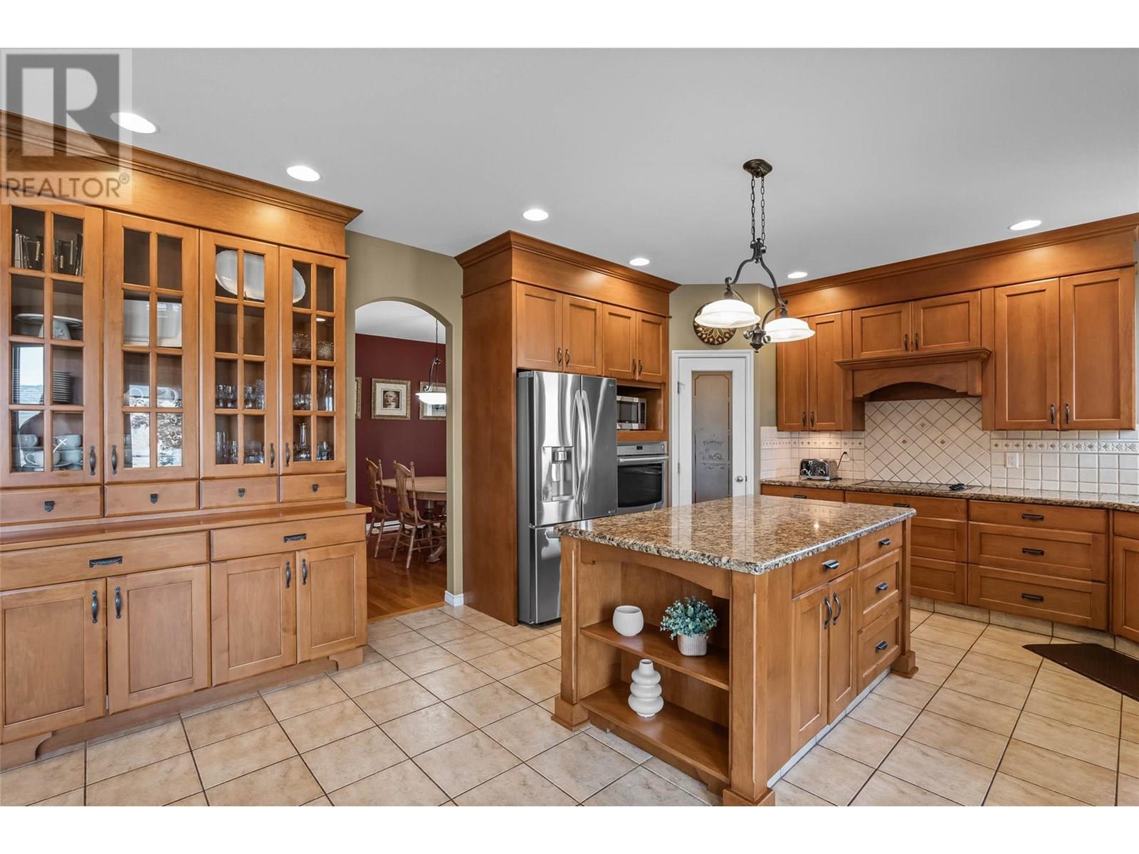 877 Quail Drive, Kamloops, British Columbia  V2B 8P2 - Photo 7 - 10351475