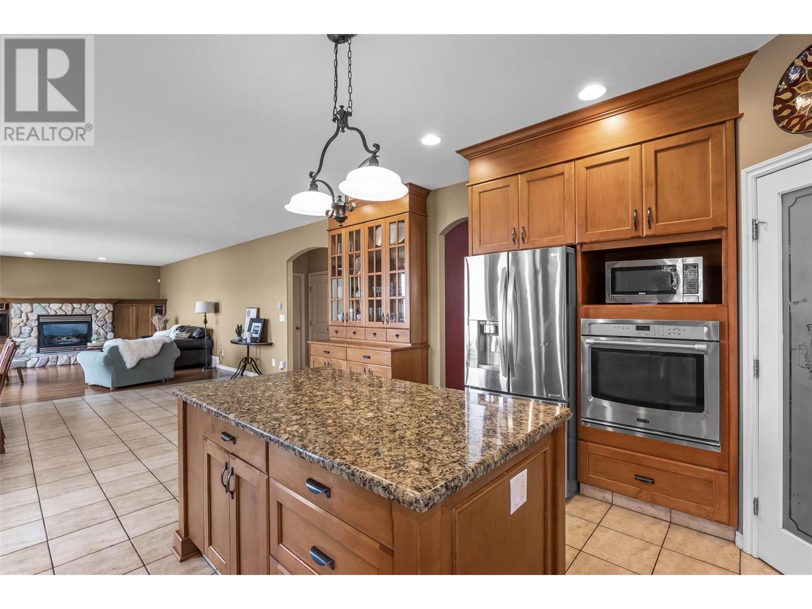 877 Quail Drive, Kamloops, British Columbia  V2B 8P2 - Photo 13 - 10351475
